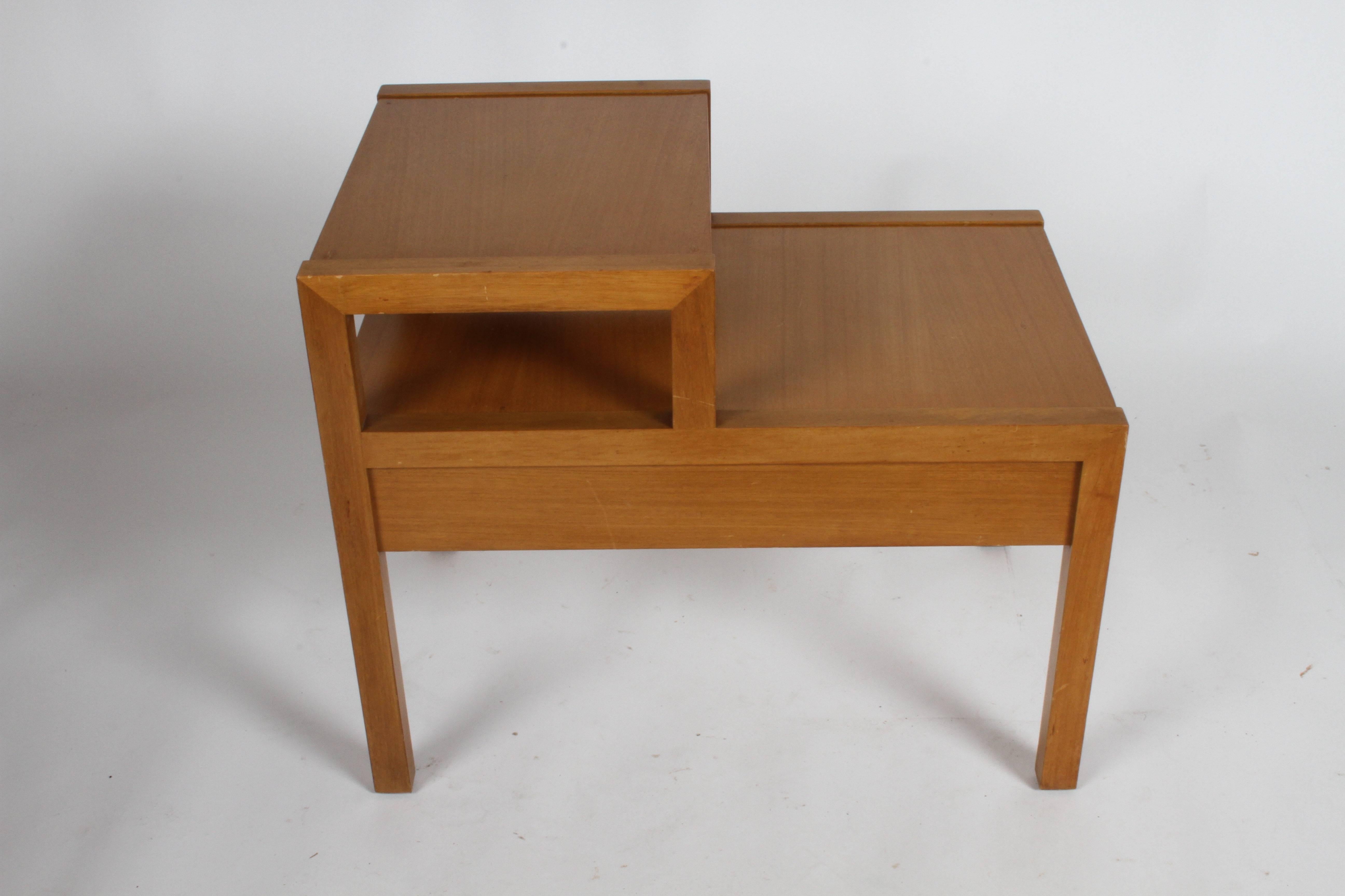 Mid-Century Modern Blonde Two Tiered End Table with Drawer and Brass Ring Pull For Sale 3