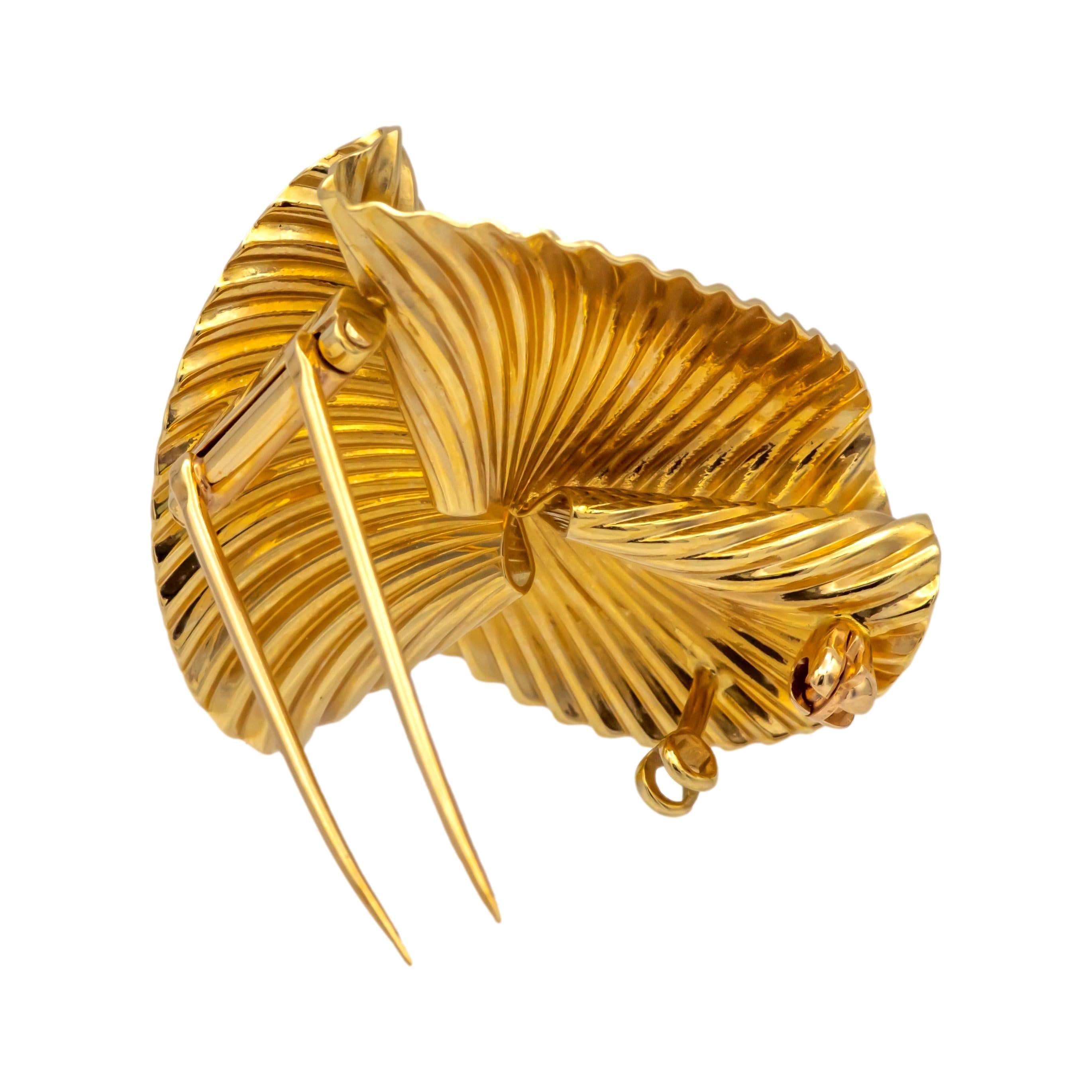 Women's Mid-Century Tiffany and Co. 14K Yellow Gold Swirl Fan Brooch 1960's For Sale
