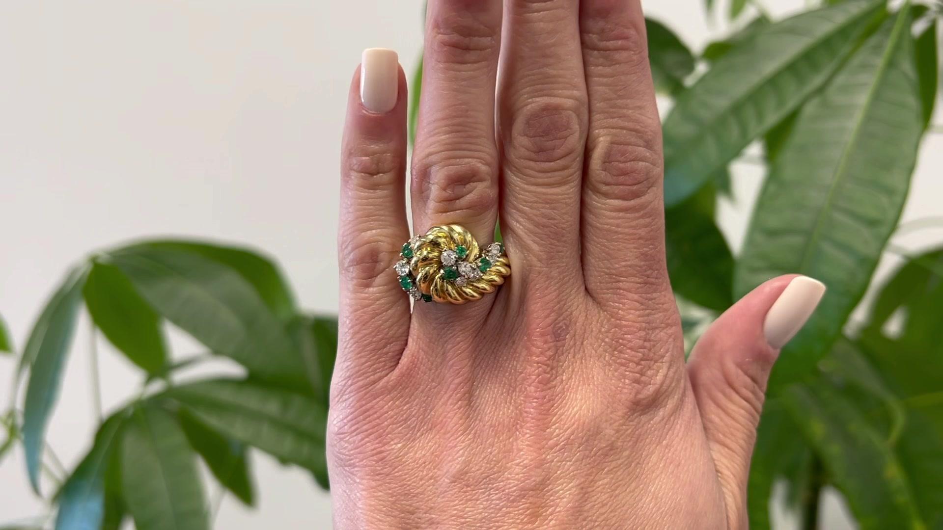 Mitte des Jahrhunderts Tiffany & Co. Wirbelring aus 18 Karat Gelbgold mit Diamanten und Smaragden (Brillantschliff)