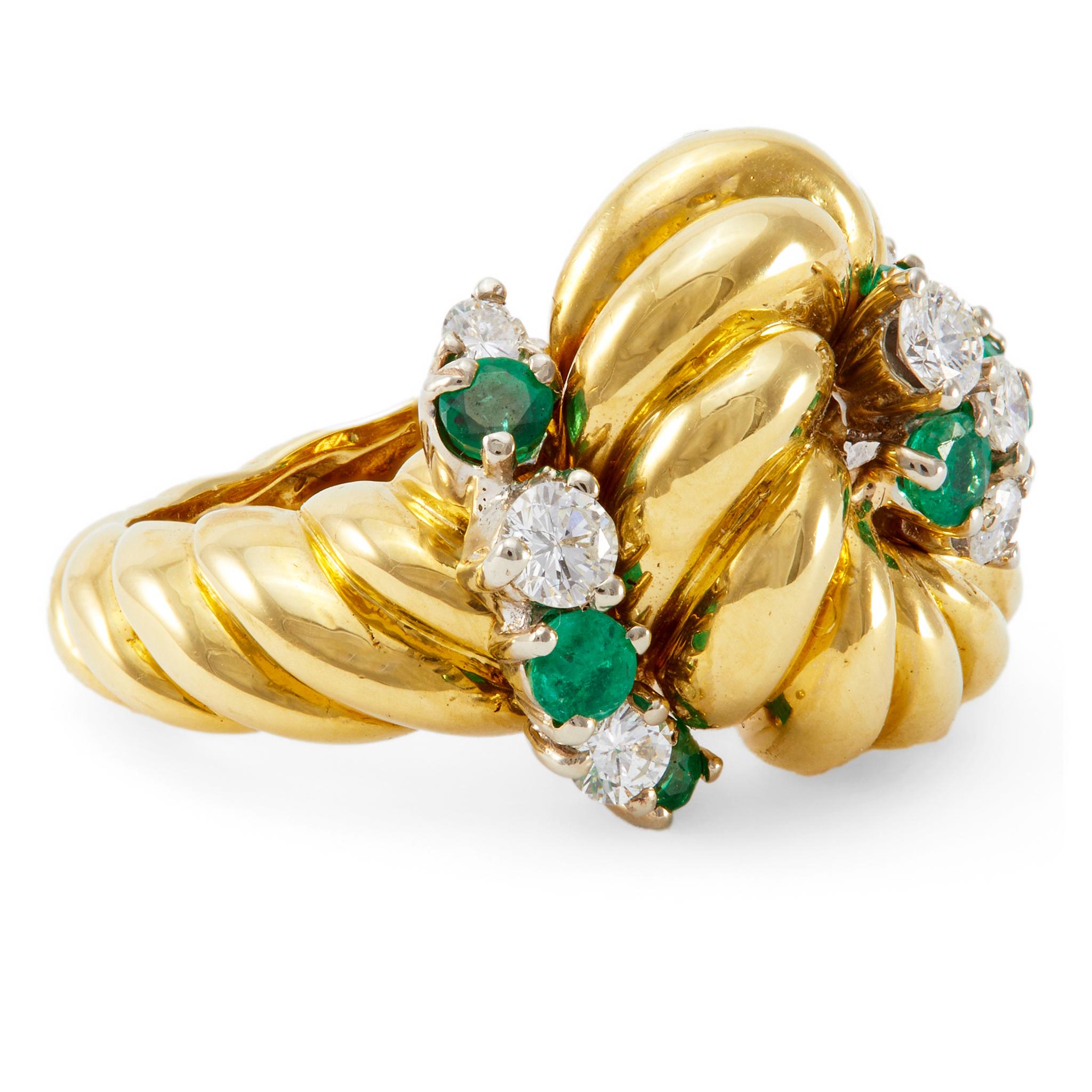 Mitte des Jahrhunderts Tiffany & Co. Wirbelring aus 18 Karat Gelbgold mit Diamanten und Smaragden für Damen oder Herren