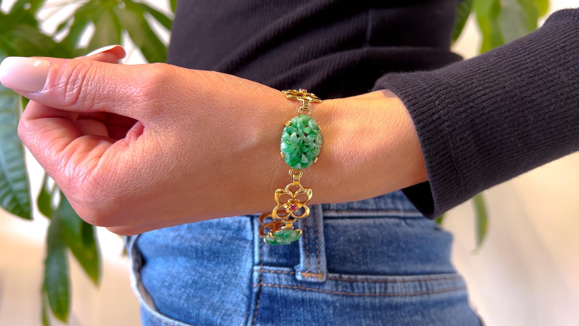 Mid Century Tiffany & Co. Jade and Ruby 14k Yellow Gold Bracelet In Good Condition In Beverly Hills, CA