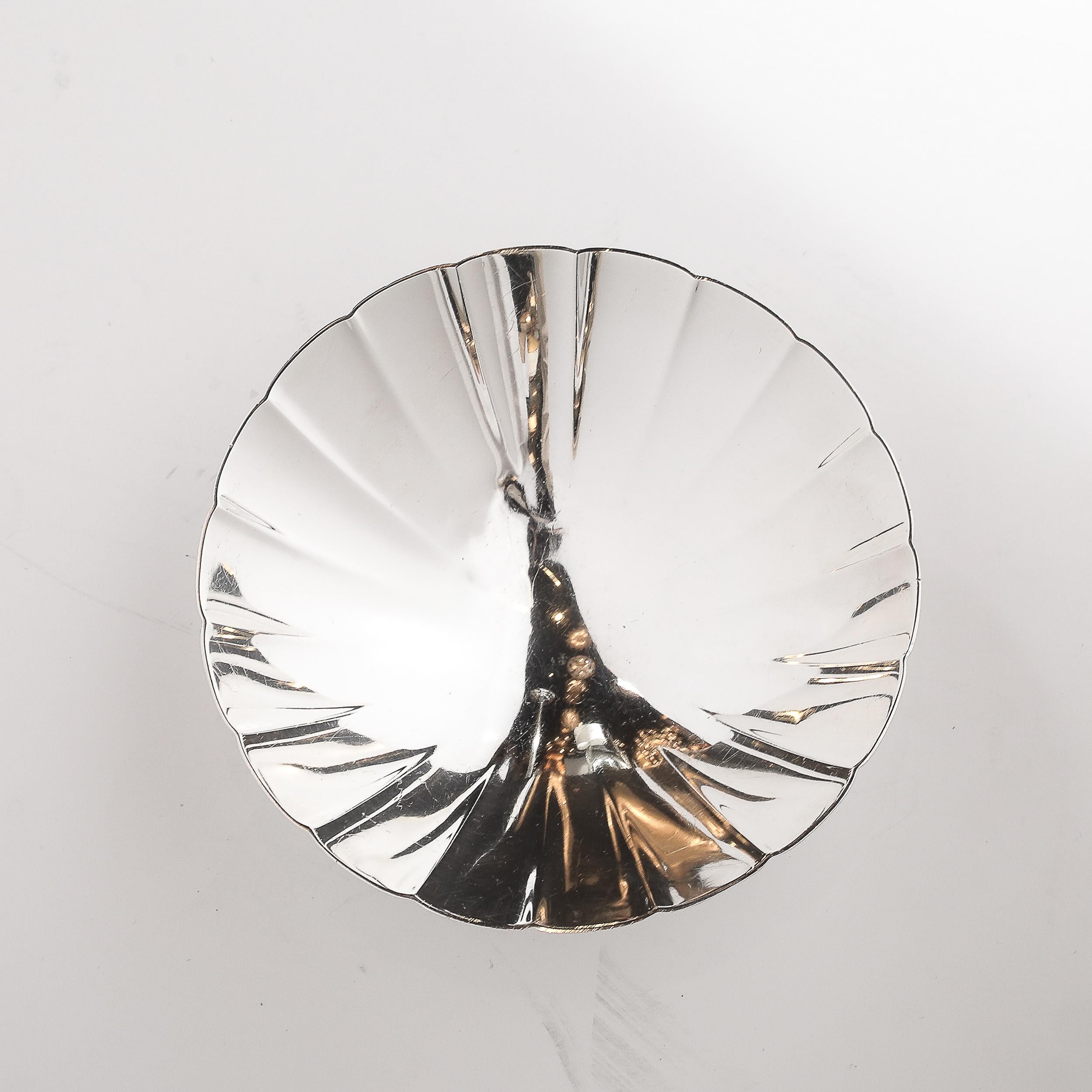 Mediados de siglo Tiffany & Co. Pies de plata de ley Makers Modern  Bol 22673 en venta 1