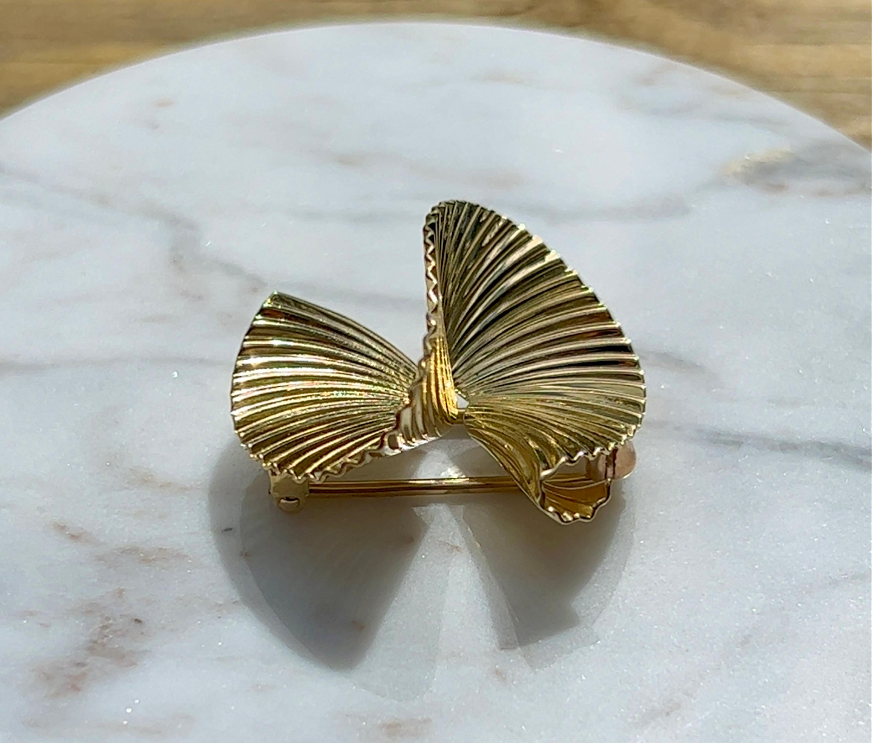 Mid-Century Tiffany & Co. Ribbon Design Pin in 14 Karat Gold 2