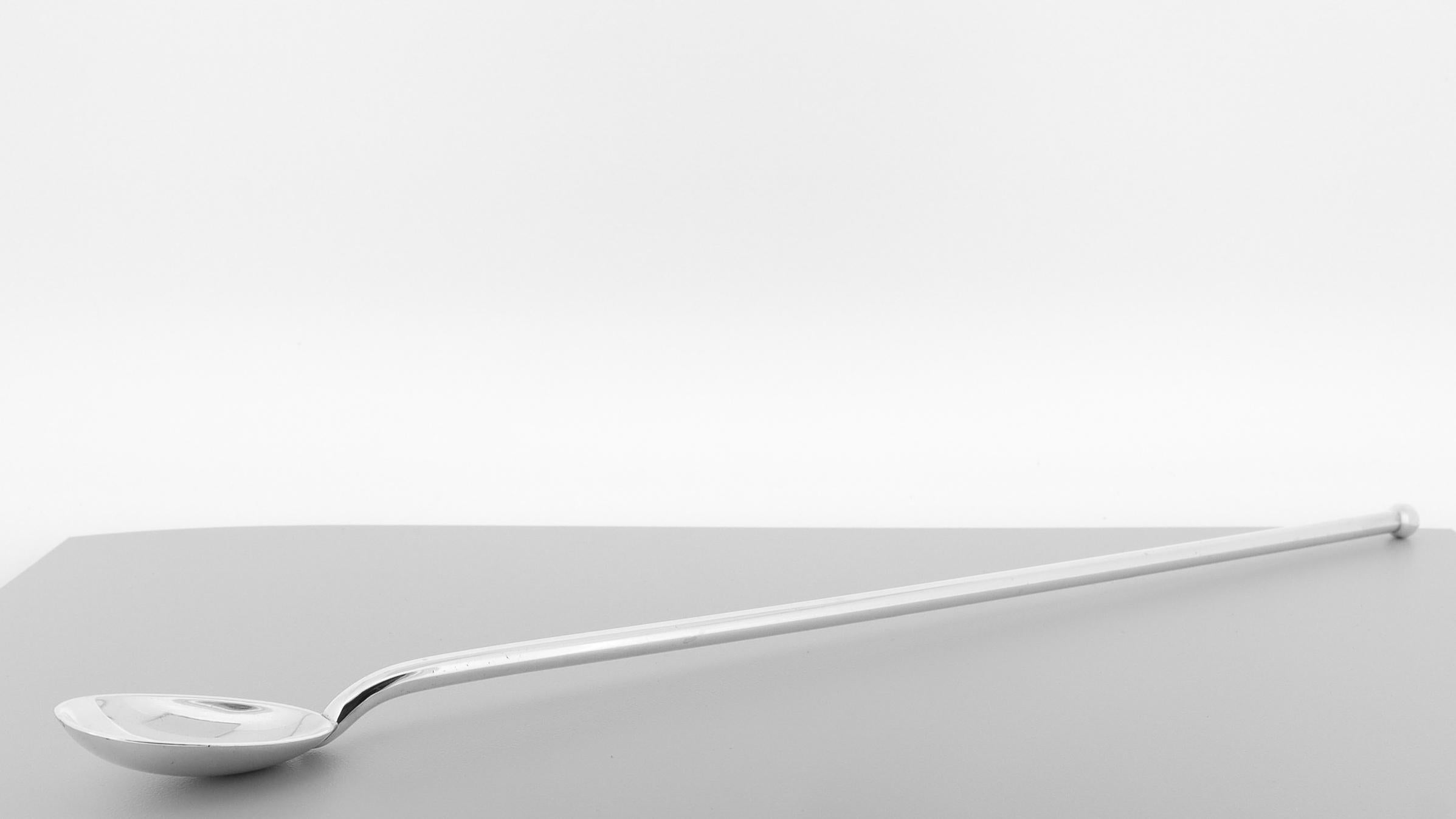 Ein feiner signierter Silber-Cocktailrührer aus der Jahrhundertmitte.

Von Tiffany & Co.

Aus Sterlingsilber.

Markiert auf der Rückseite des Griffs. 

Einfach wunderschönes Tiffany Modern Design für die Bar!

Datum: 
Mitte des 20.