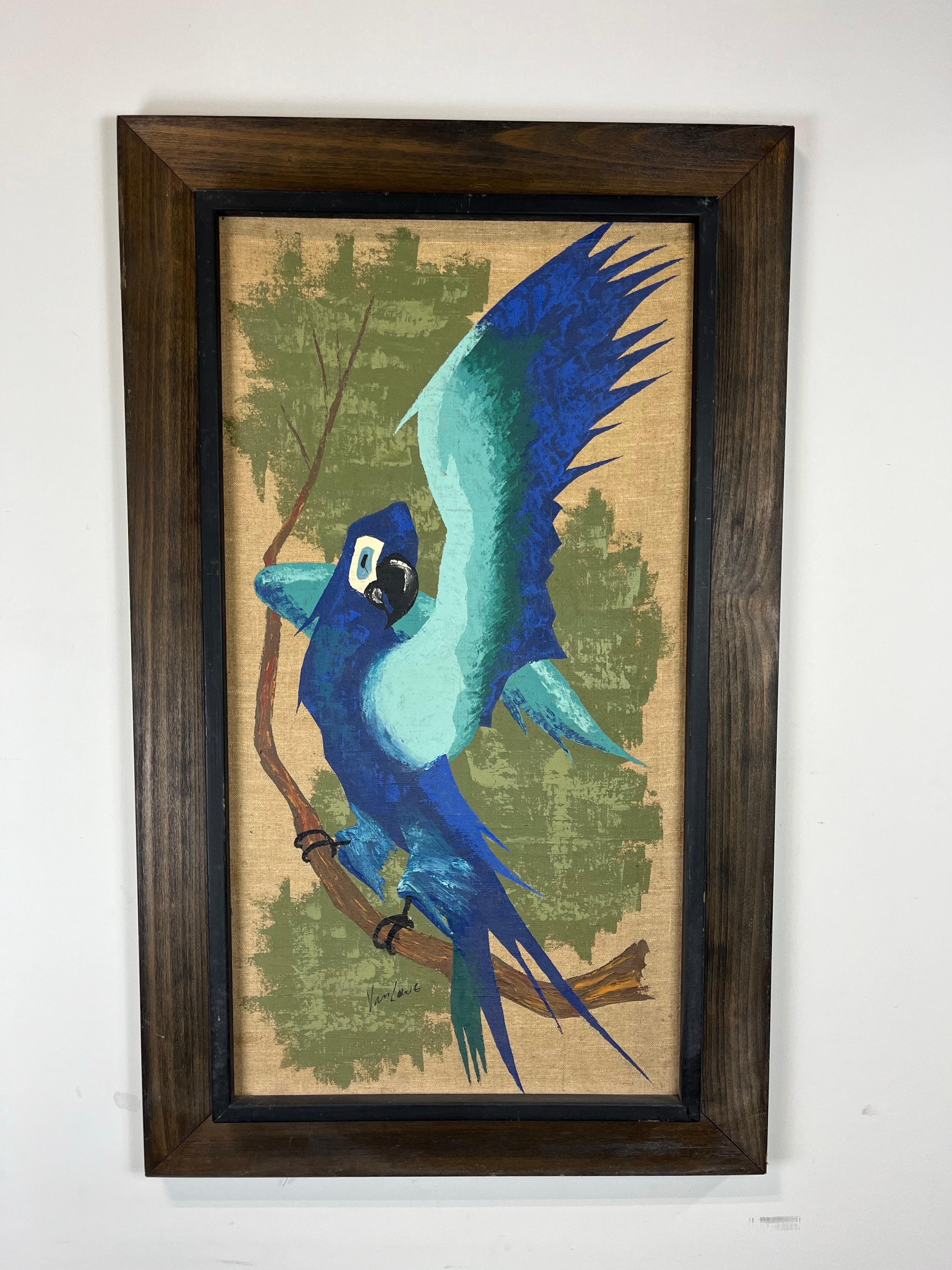 Un grande pezzo d'epoca. Quadro di Van Lowe raffigurante uno stravagante pappagallo appollaiato su un ramo e inserito in una cornice a gradini in legno. Colori ed espressione meravigliosi. Perfetto per l'arredamento mid century, Tiki, Witco.  