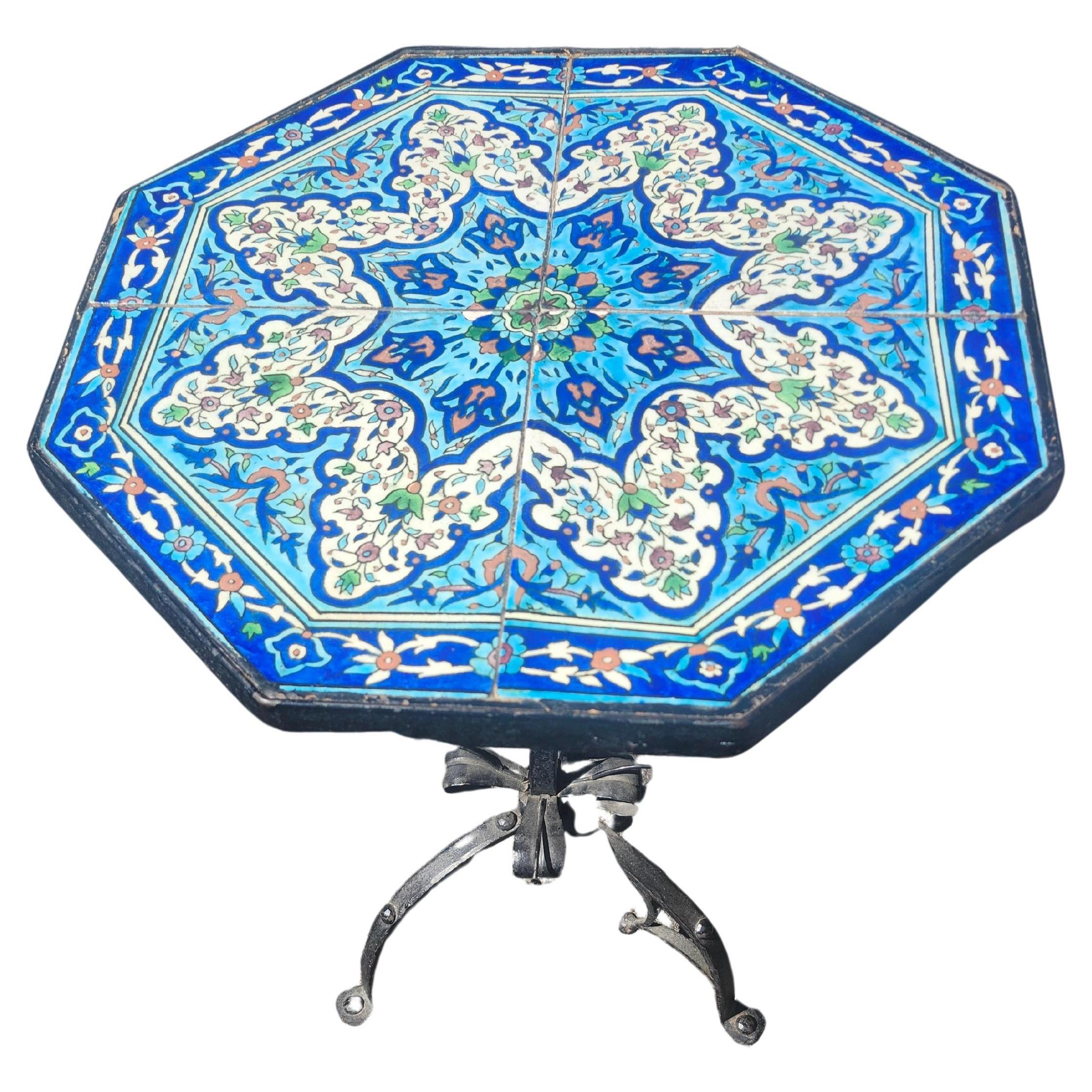 Vernissé Table à plateau basculant du milieu du siècle avec base en fer lourd pour l'intérieur et l'extérieur Italie C1948 en vente