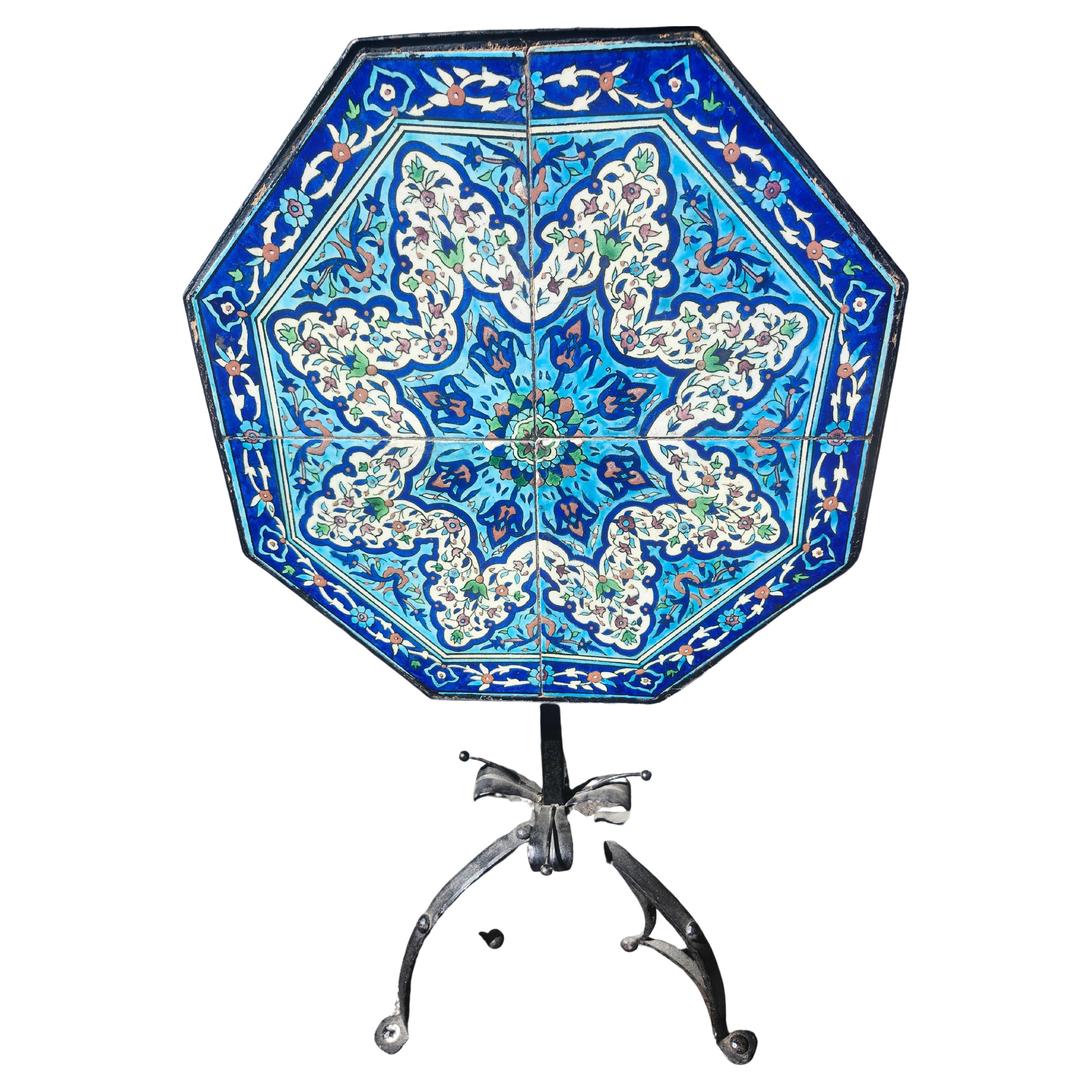 Céramique Table à plateau basculant du milieu du siècle avec base en fer lourd pour l'intérieur et l'extérieur Italie C1948 en vente