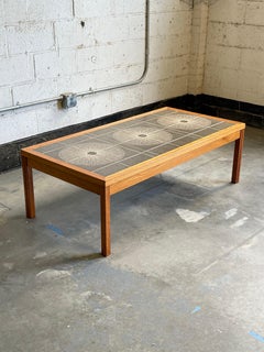 Couchtisch mit Fliesenplatte im Mid-Century-Stil von Kvalitet Form Funktion