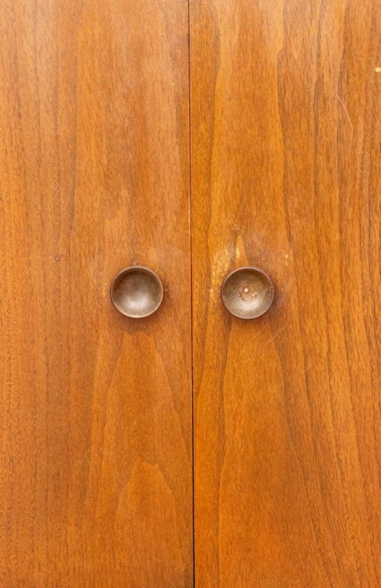 Mid-Century moderno Armadietti in noce piastrellati di metà secolo, 3 in vendita