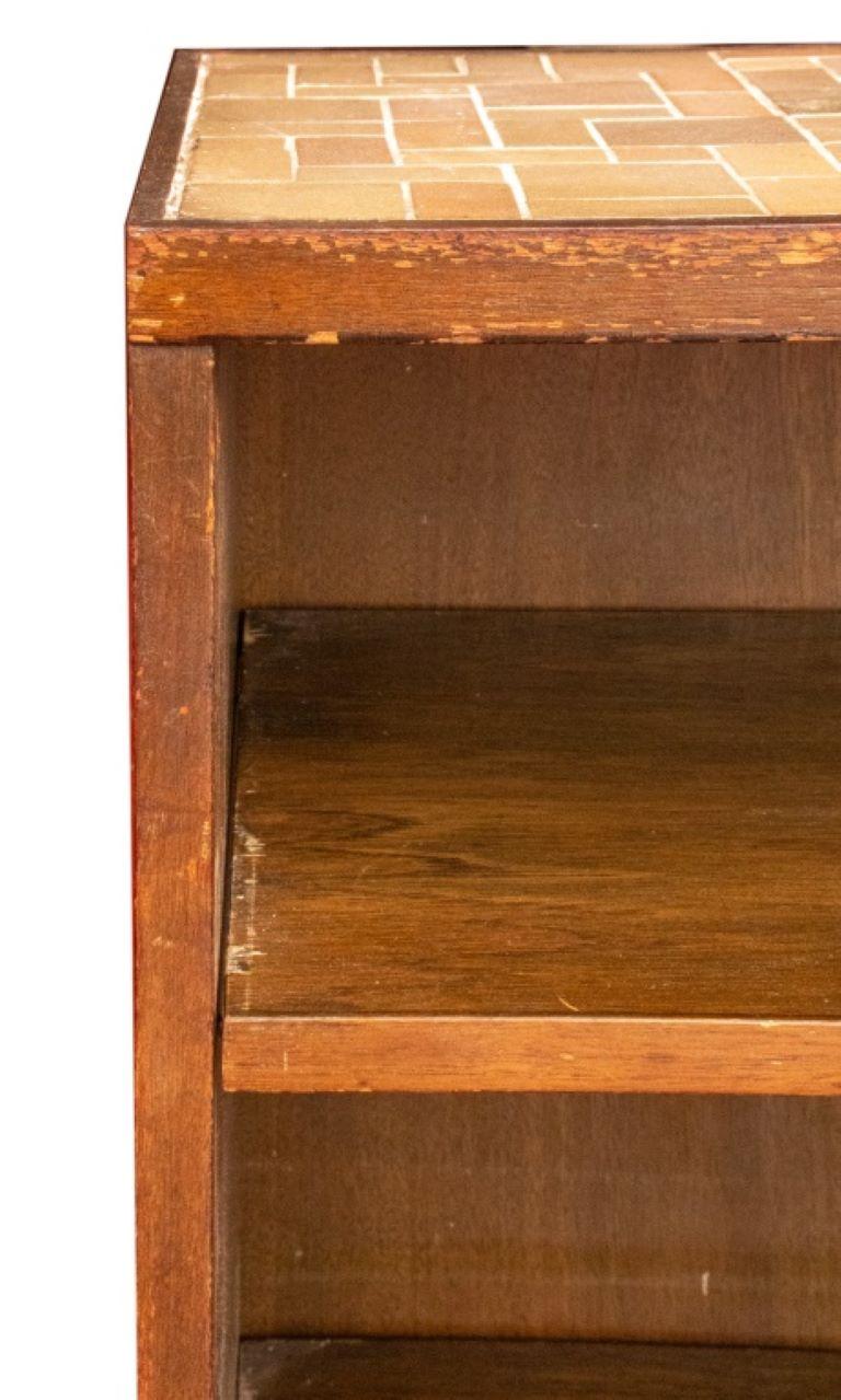 XX secolo Armadietti in noce piastrellati di metà secolo, 3 in vendita