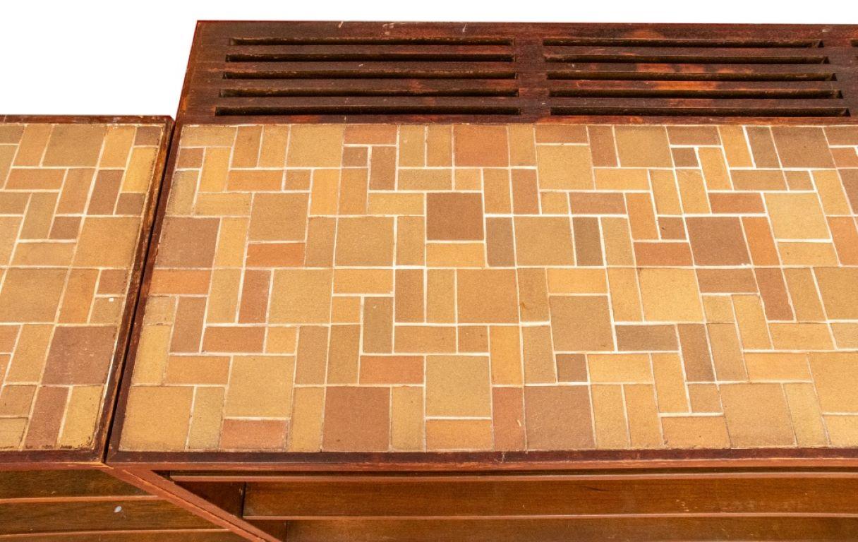 Ceramica Armadietti in noce piastrellati di metà secolo, 3 in vendita