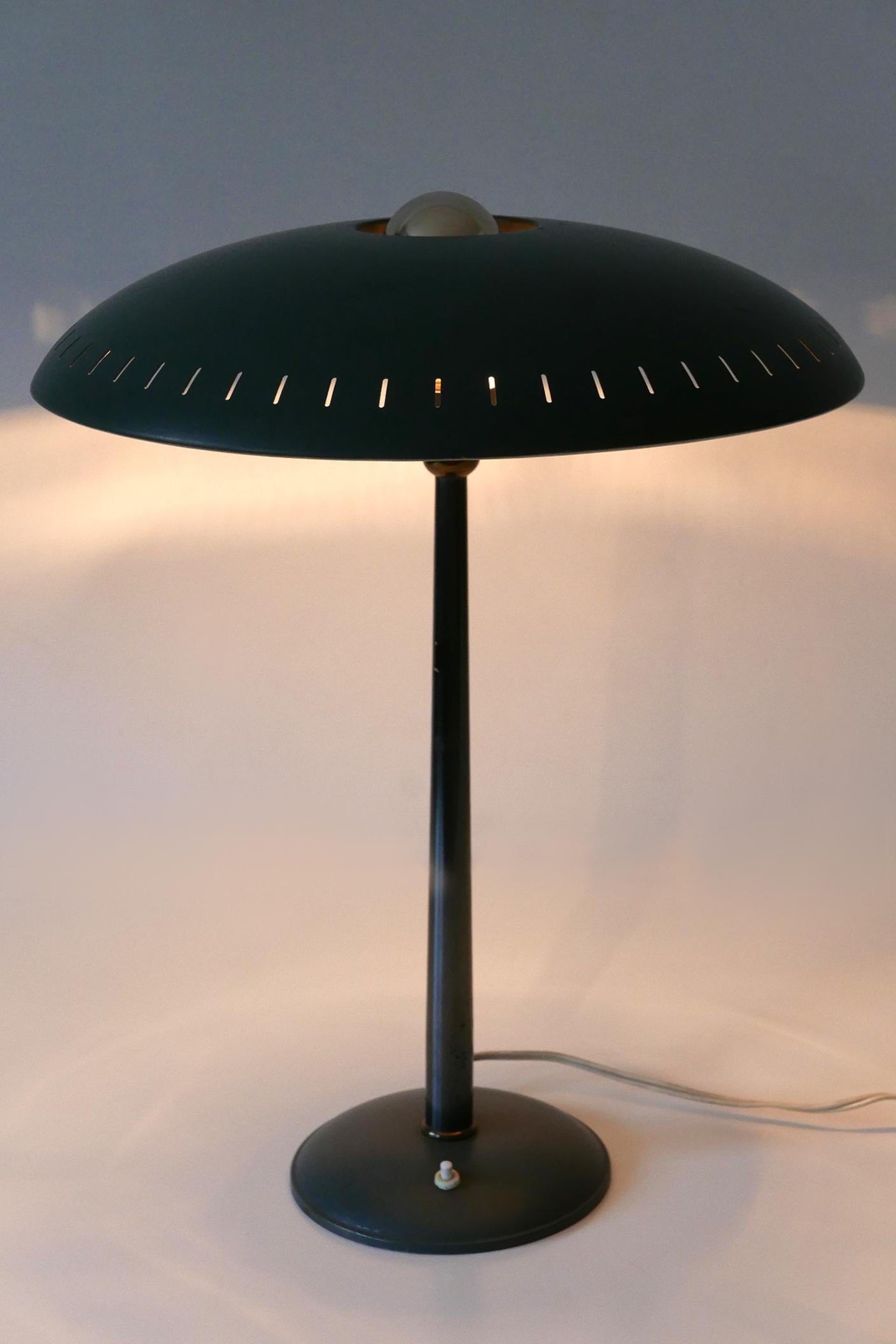 Lampe de table ou lampe de bureau Timor du milieu du siècle par Louis Kalff pour Philips, années 1950 Bon état - En vente à Munich, DE