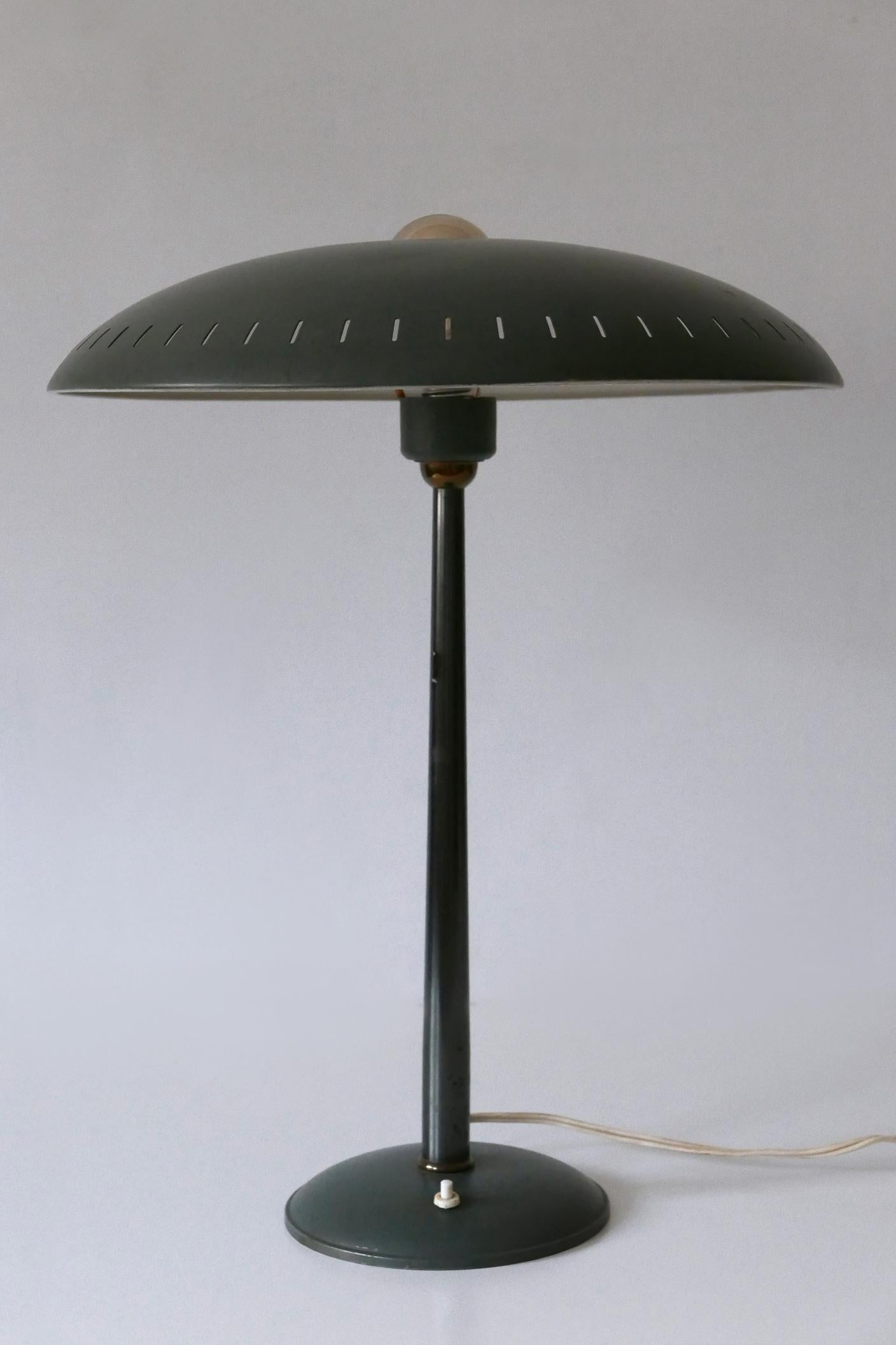 Timor-Tisch- oder Schreibtischlampe aus der Mitte des Jahrhunderts von Louis Kalff für Philips, 1950er Jahre (Mitte des 20. Jahrhunderts) im Angebot