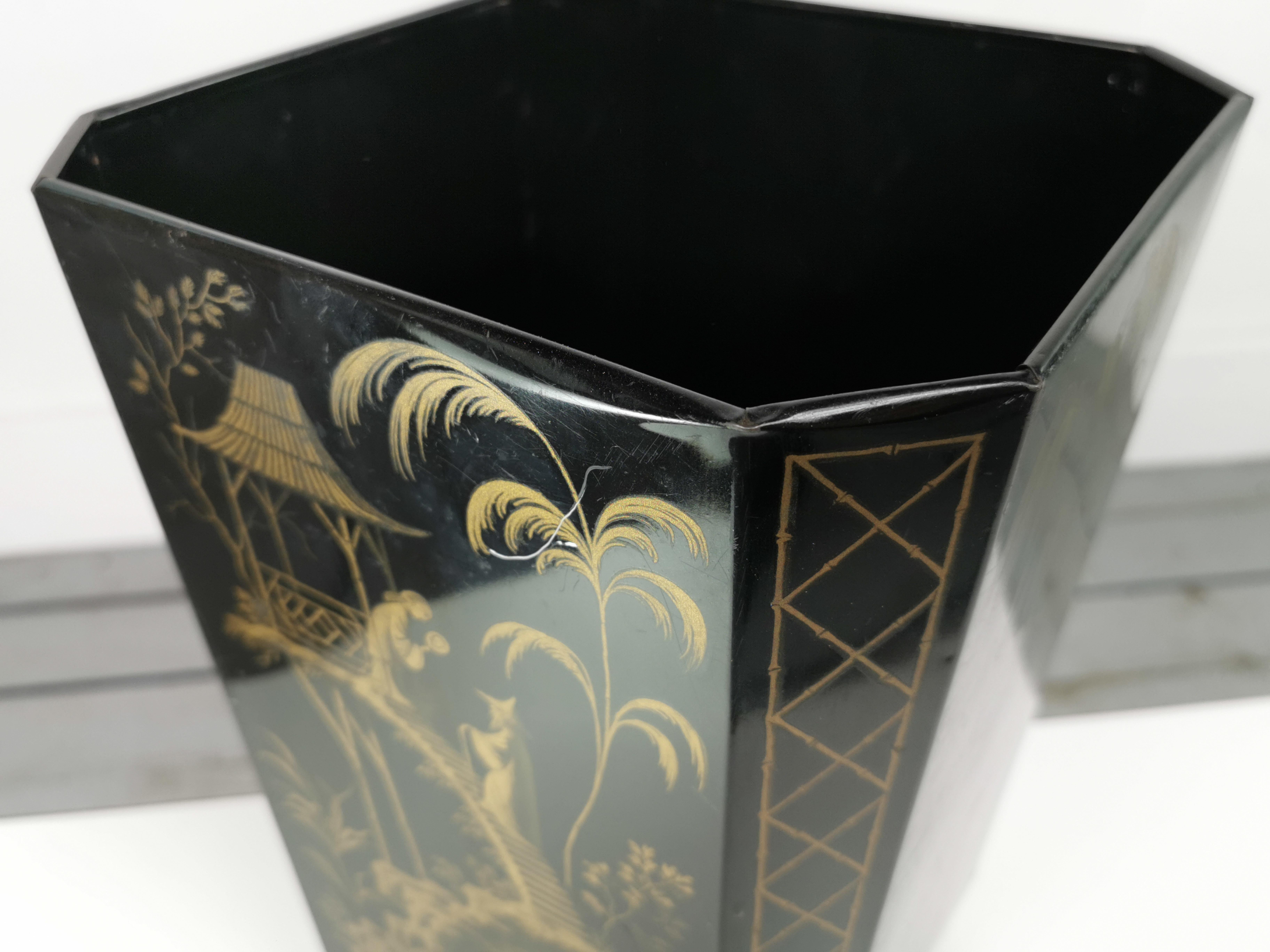 Mid-Century Tin Chinoiserie Magazine Racks and Matching Waste Bin by Worcester  In Good Condition For Sale In STOKE ON TRENT, GB