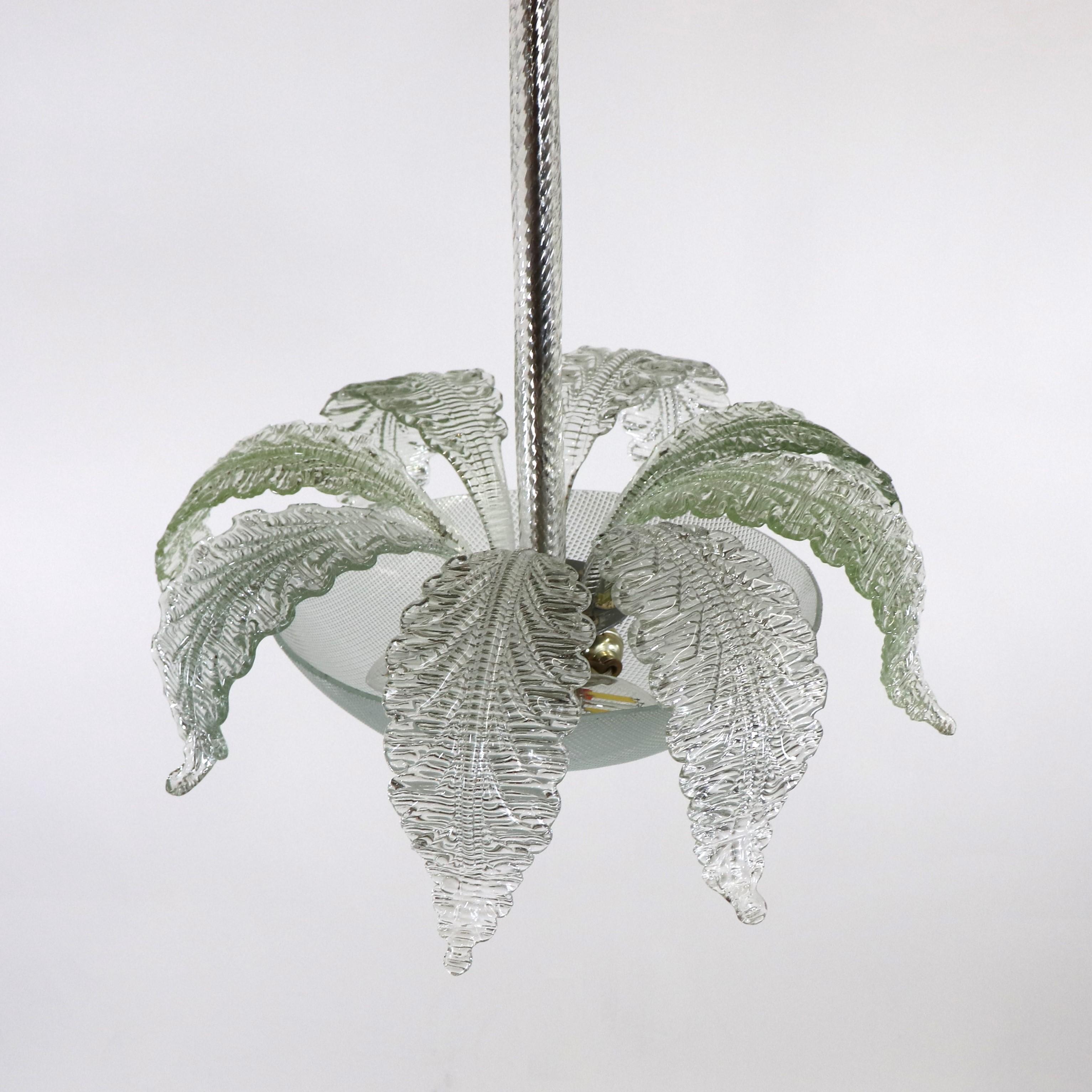 Italiano Lampada a sospensione di Murano a sfumatura verde di metà secolo nello stile di Barovier & in vendita