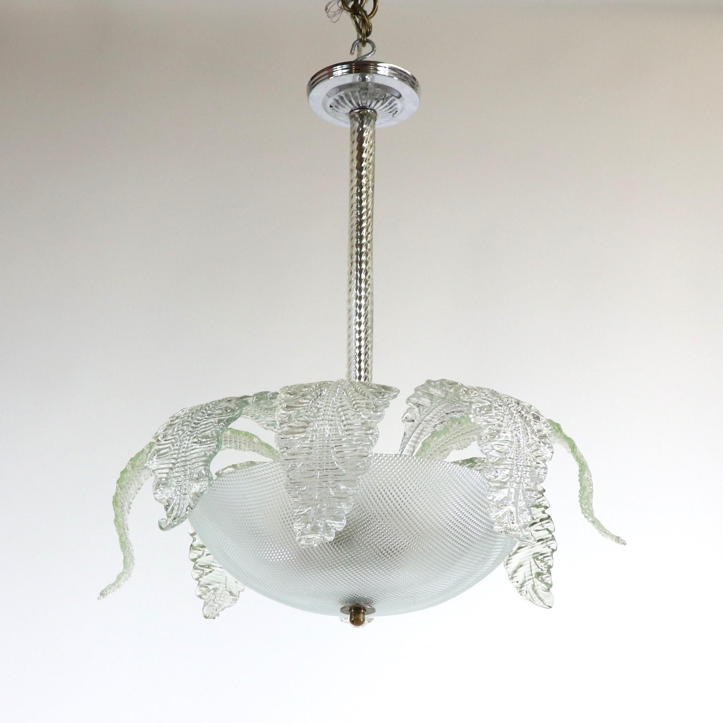 Lampada a sospensione di Murano a sfumatura verde di metà secolo nello stile di Barovier & In condizioni buone in vendita a Chicago, IL