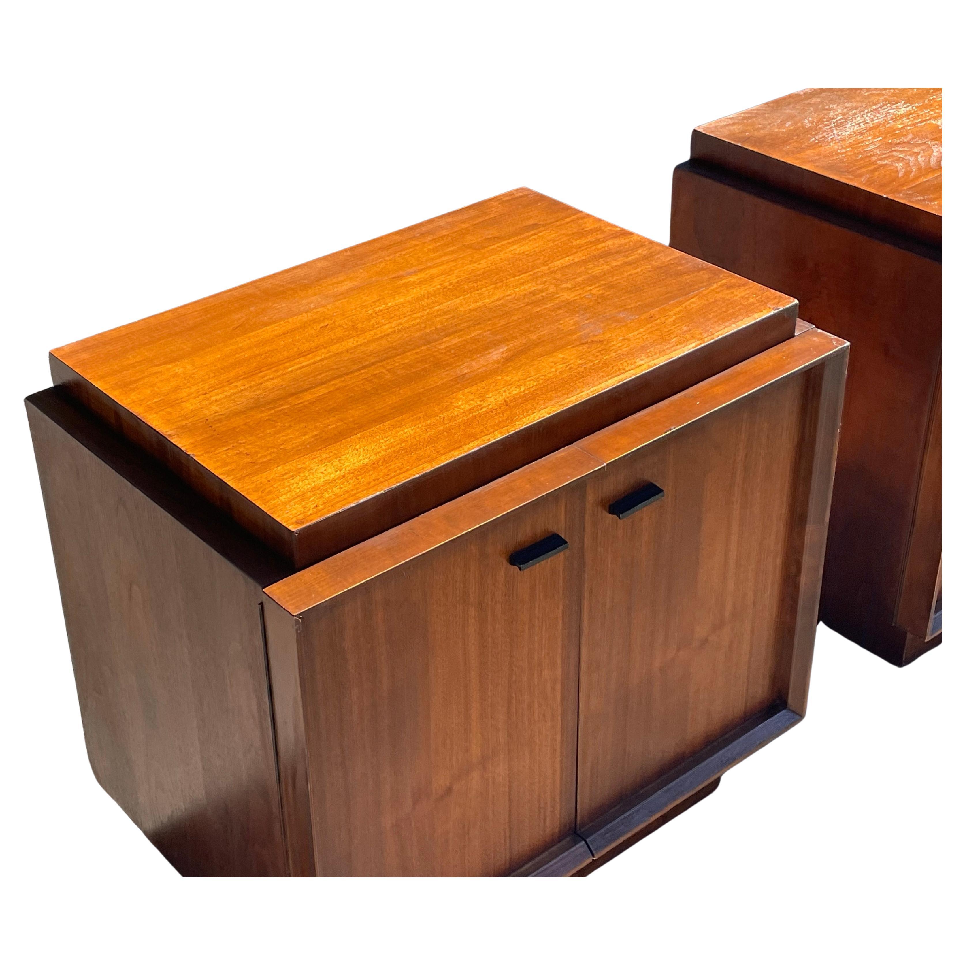 Mid Century Tobago Brutalist Nightstands. Circa 1970s.

Rare designer piece. Influence by Paul Evans. Manufactured by Tobago. Price is for the pair.

Good vintage condition with some small marks and scratches on the tops. And minor area of wear on