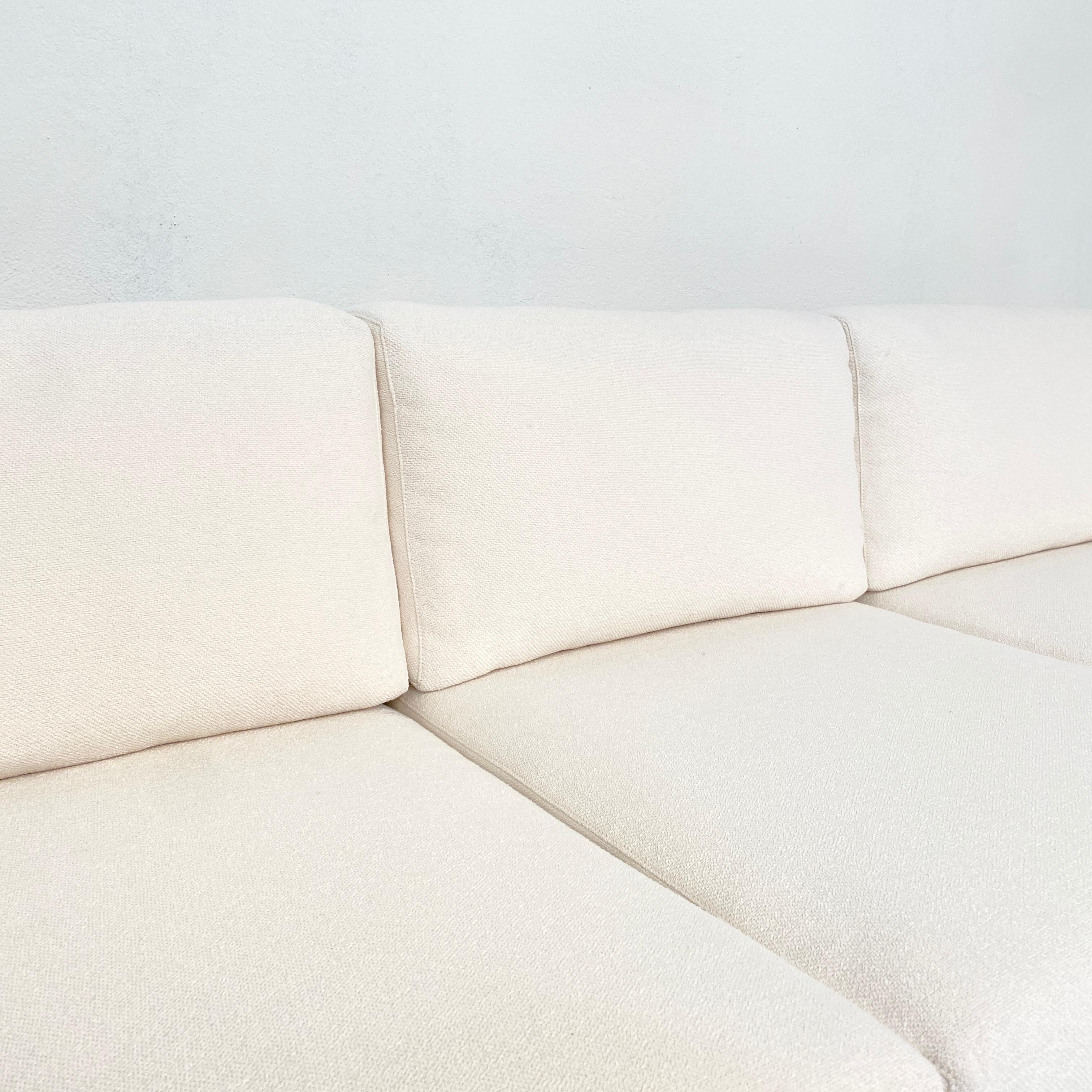 Mid Century Tobia Scarpa Bastiano Three-Seat Sofa for Knoll White Boucle, 1970s 1