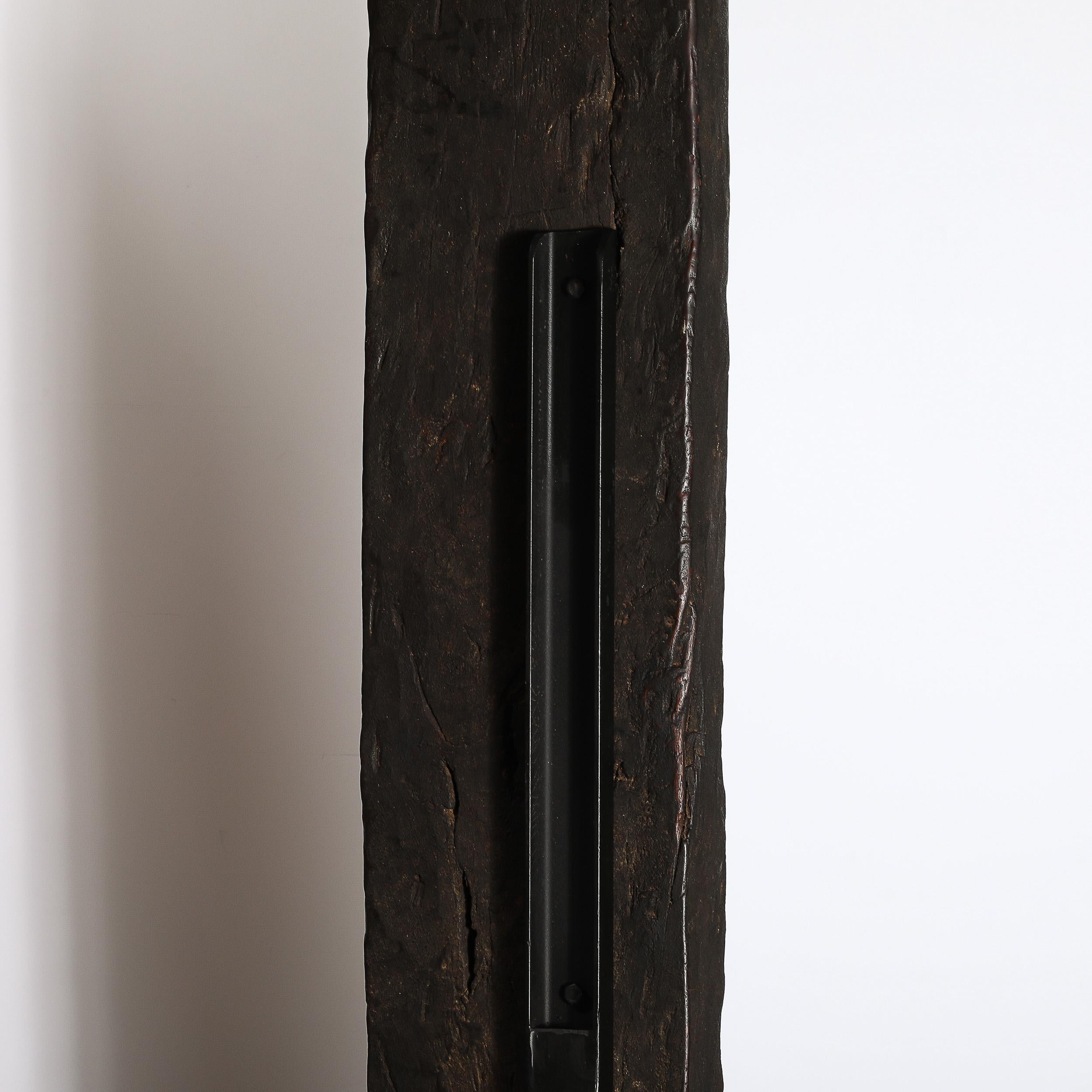 Fine XX secolo Scultura Toguna di metà secolo in Oak Oak bruciato su base metallica del popolo Dogon, Mali in vendita