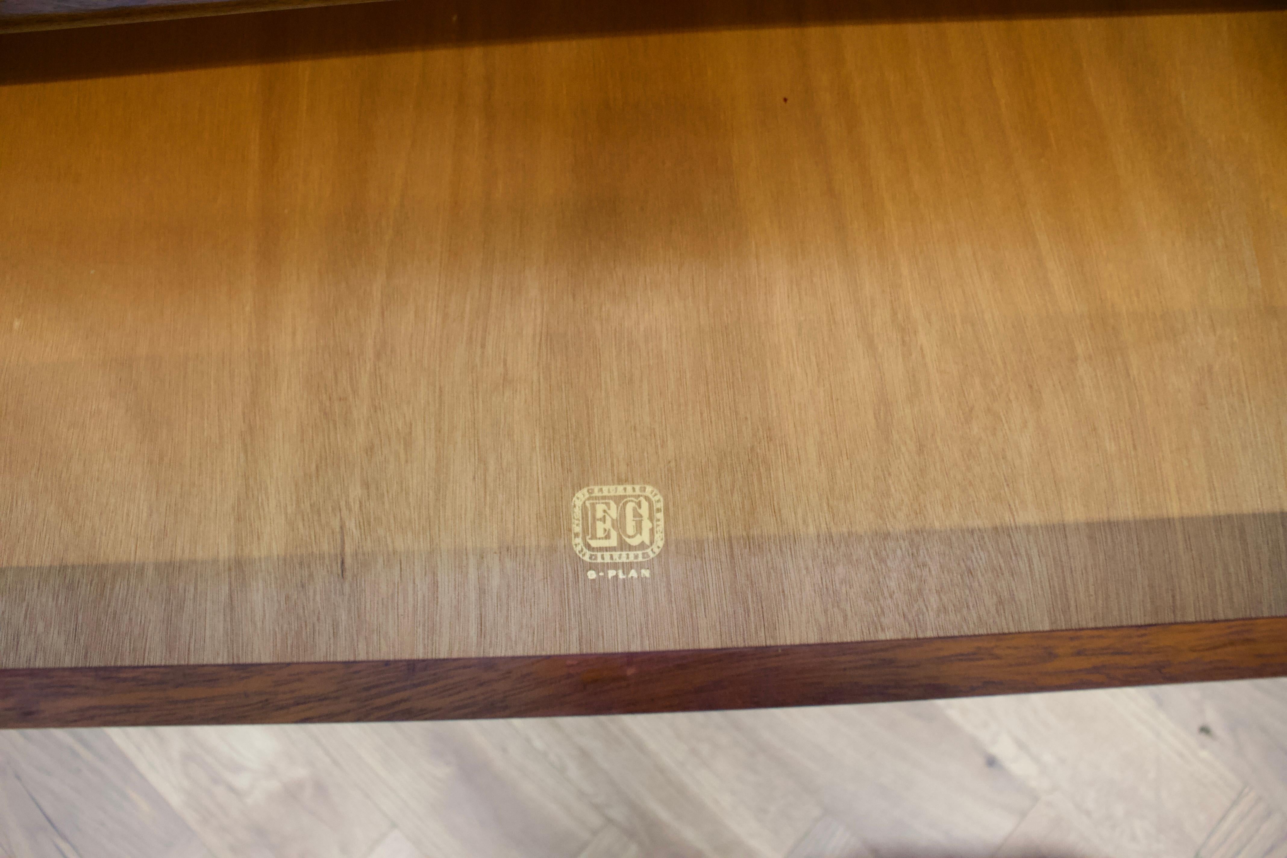 Cabinet Librenza di metà secolo in tola e nero Bureau G-Plan, anni '50 in vendita 2