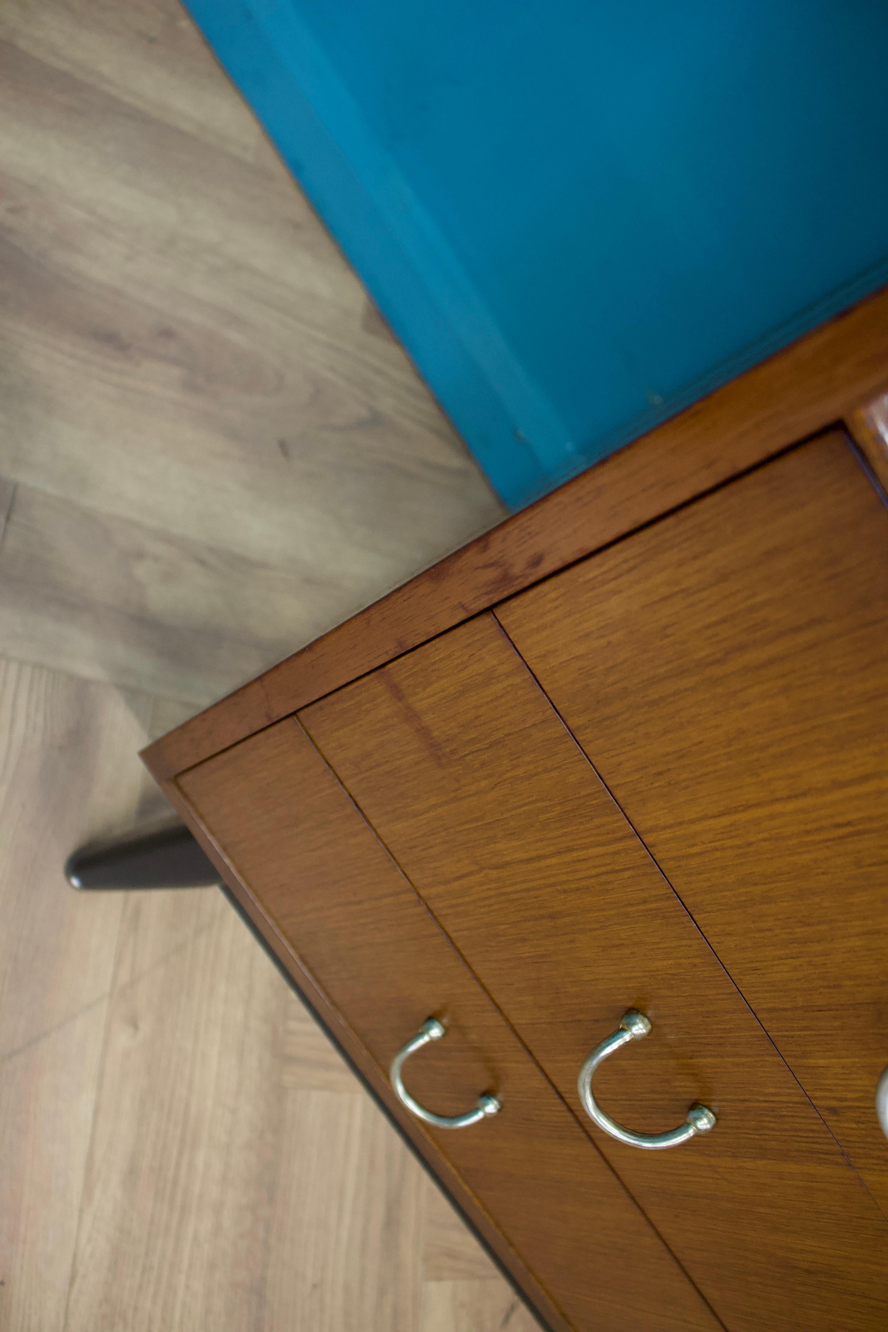 Cabinet Librenza di metà secolo in tola e nero Bureau G-Plan, anni '50 in vendita 3