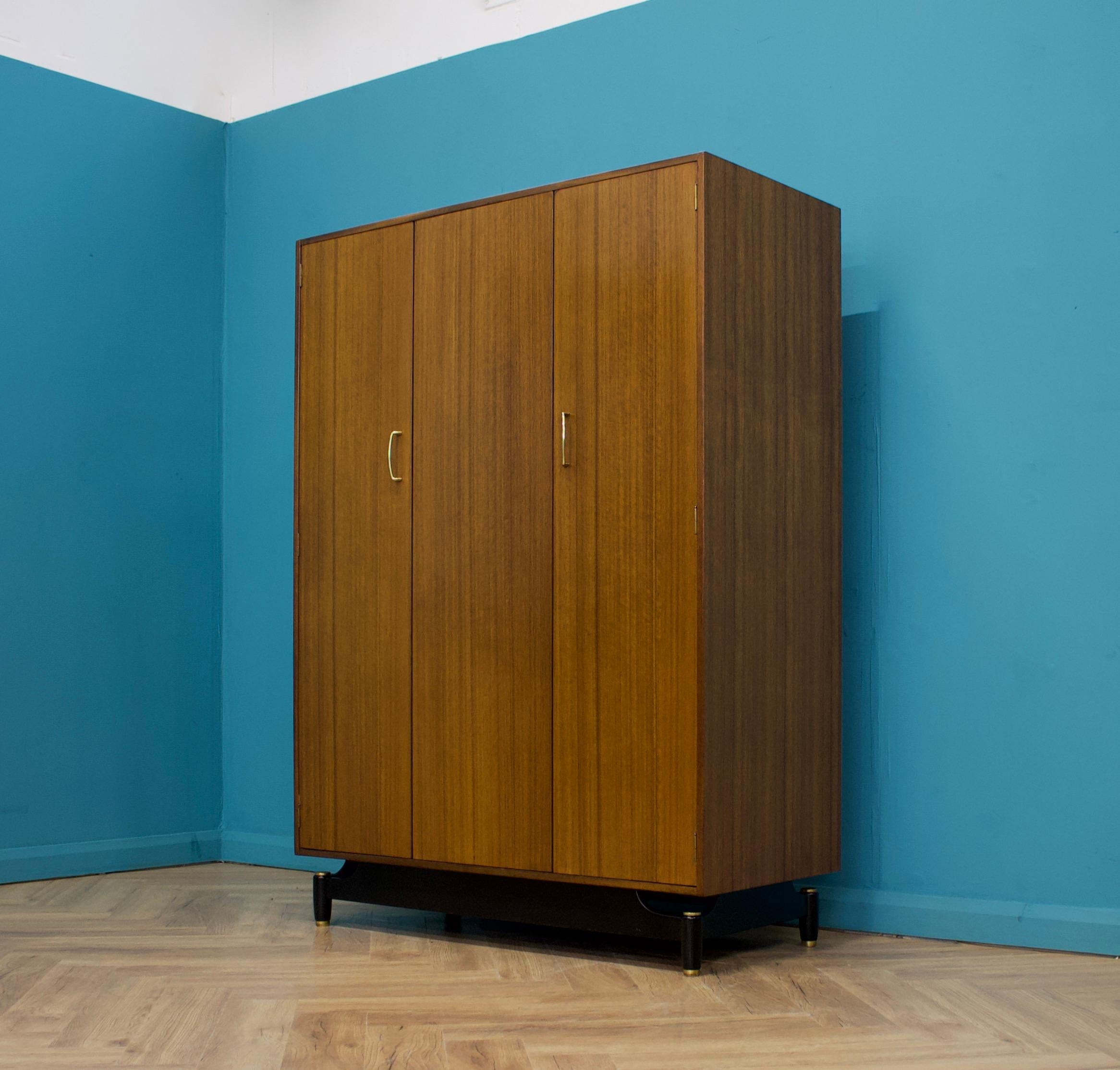 Mid Century Tola und Schwarzer Kleiderschrank von G-Plan, 1960er Jahre (Britisch)