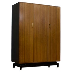 Mid Century Tola und Schwarzer Kleiderschrank von G-Plan, 1960er Jahre