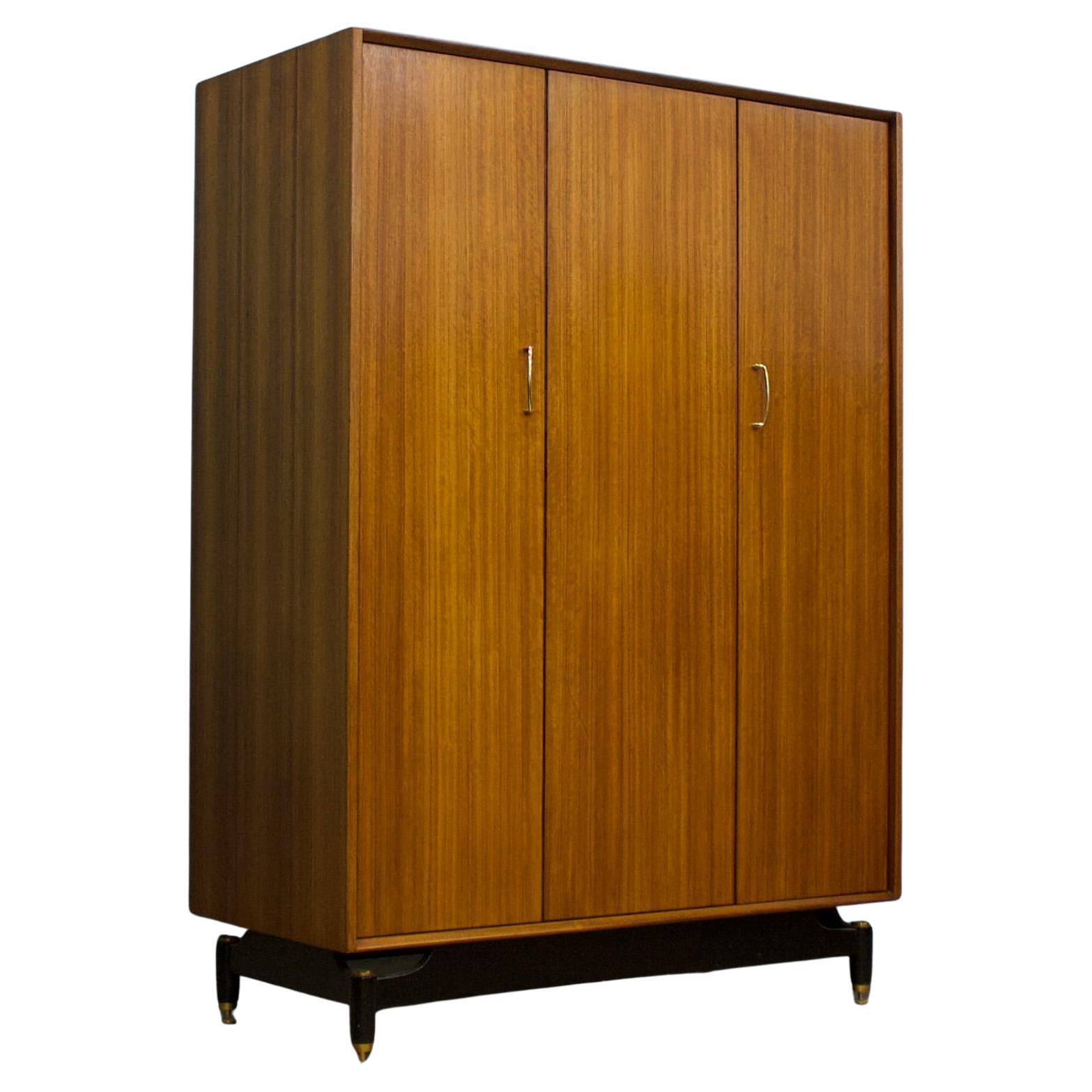 Armoire du milieu du siècle en tola et noir de G-Plan, années 1960 en vente