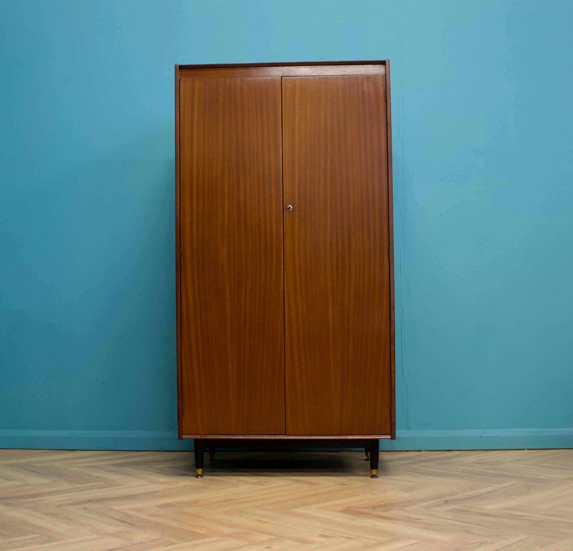 Armario Mid Century Tola y Negro De Nathan, Años 60 Moderno de mediados de siglo en venta