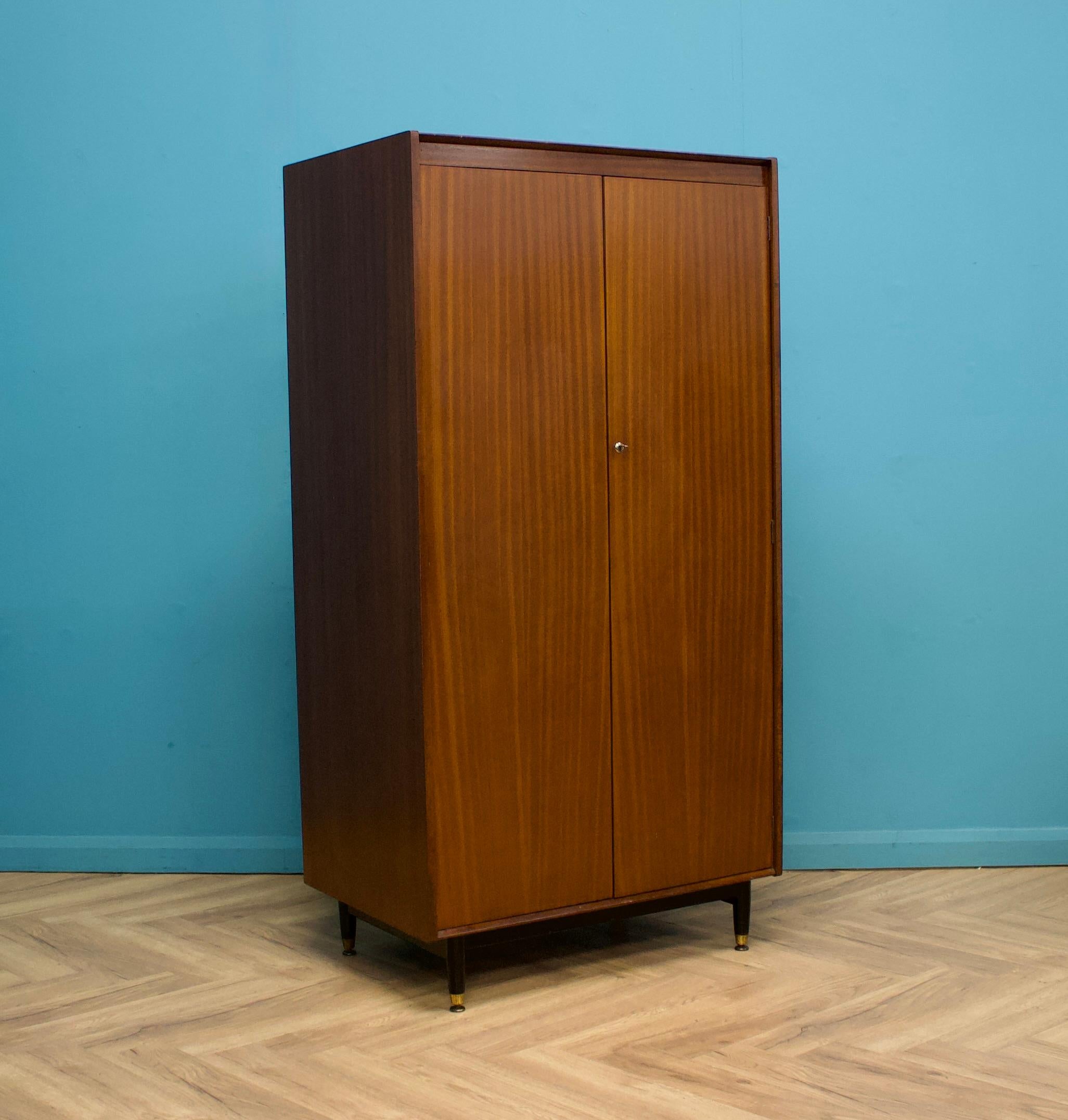 Armario Mid Century Tola y Negro De Nathan, Años 60 Británico en venta