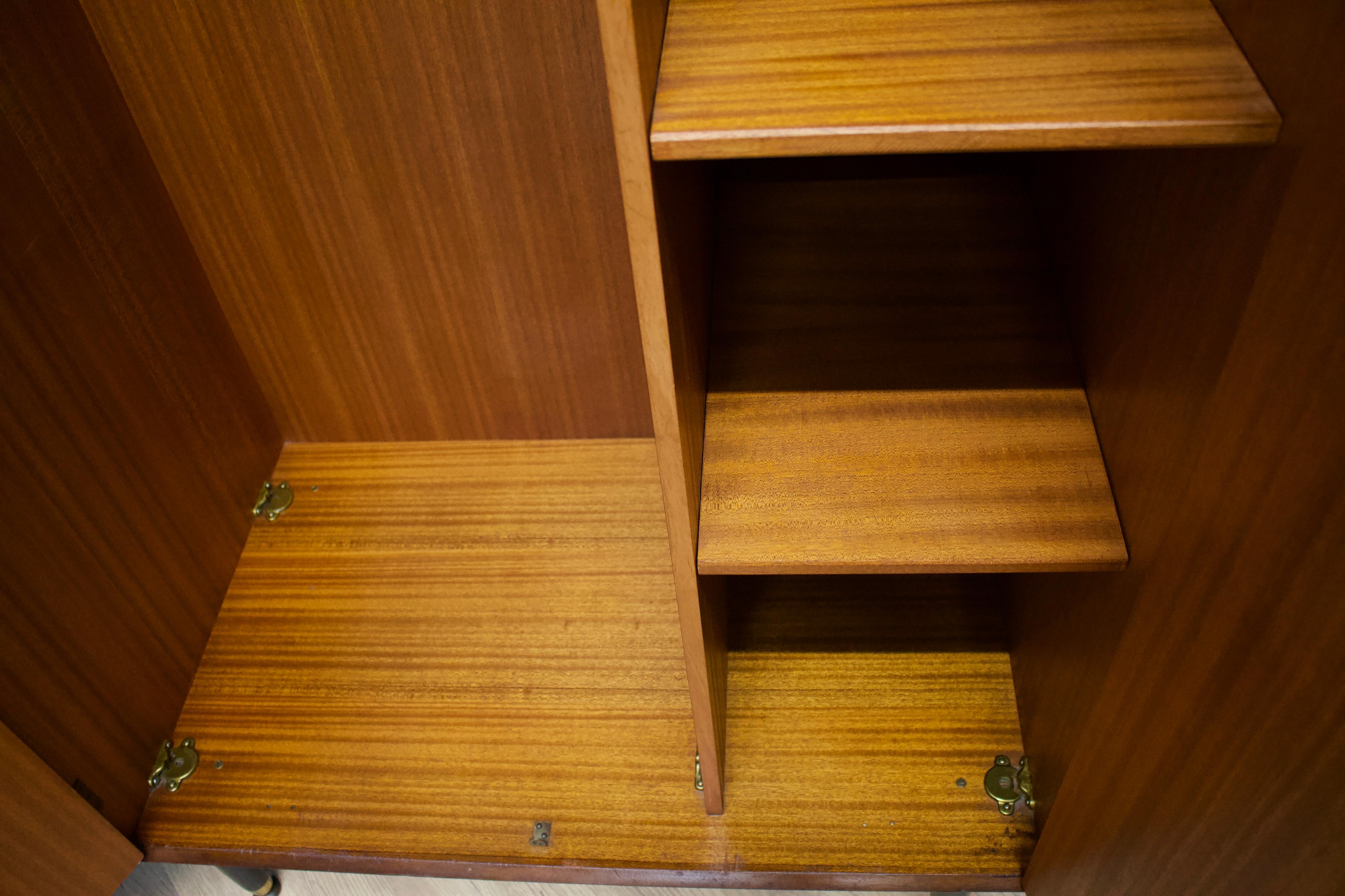 Armario Mid Century Tola y Negro De Nathan, Años 60 Teca en venta