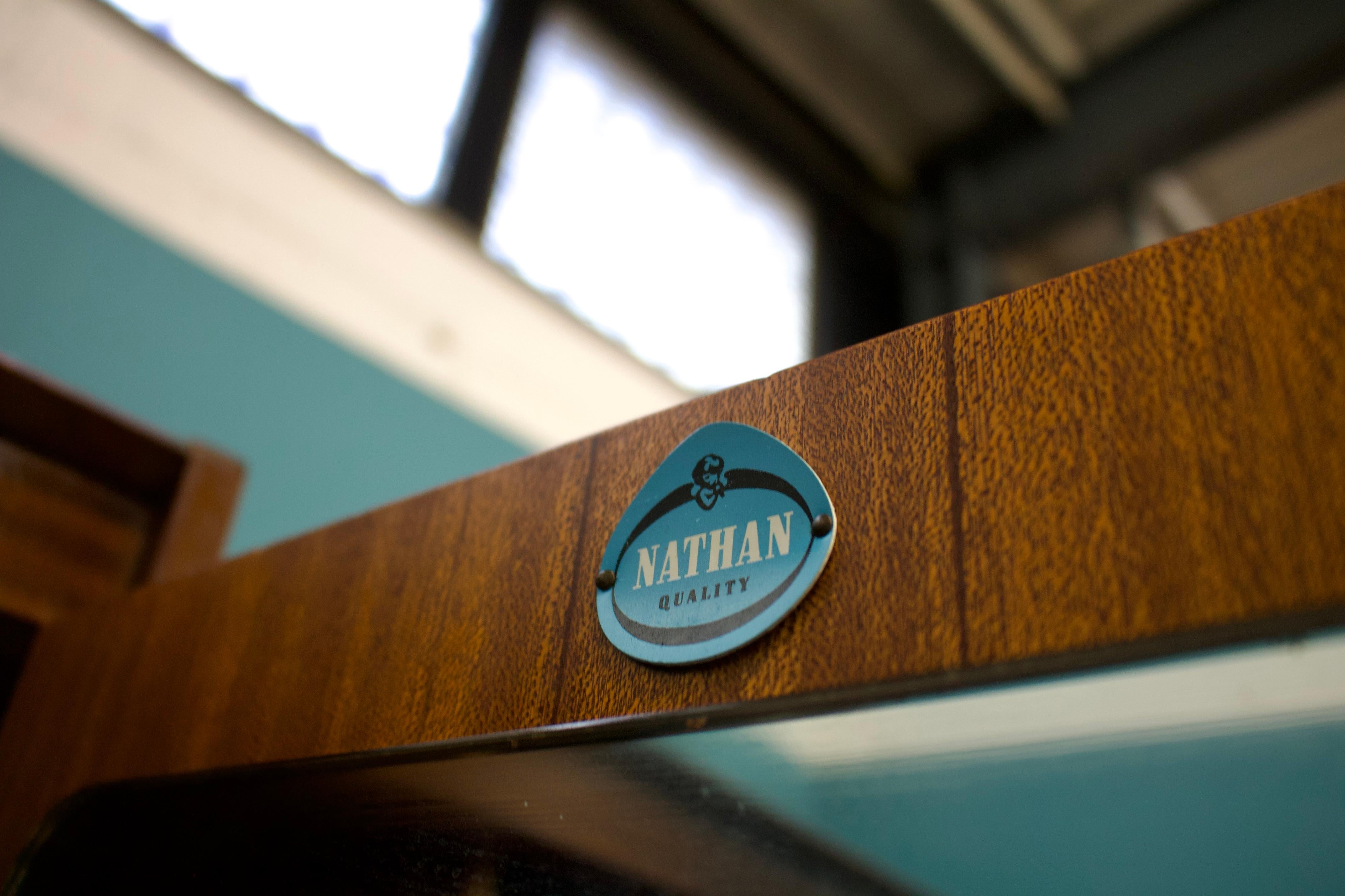 Armario Mid Century Tola y Negro De Nathan, Años 60 en venta 1