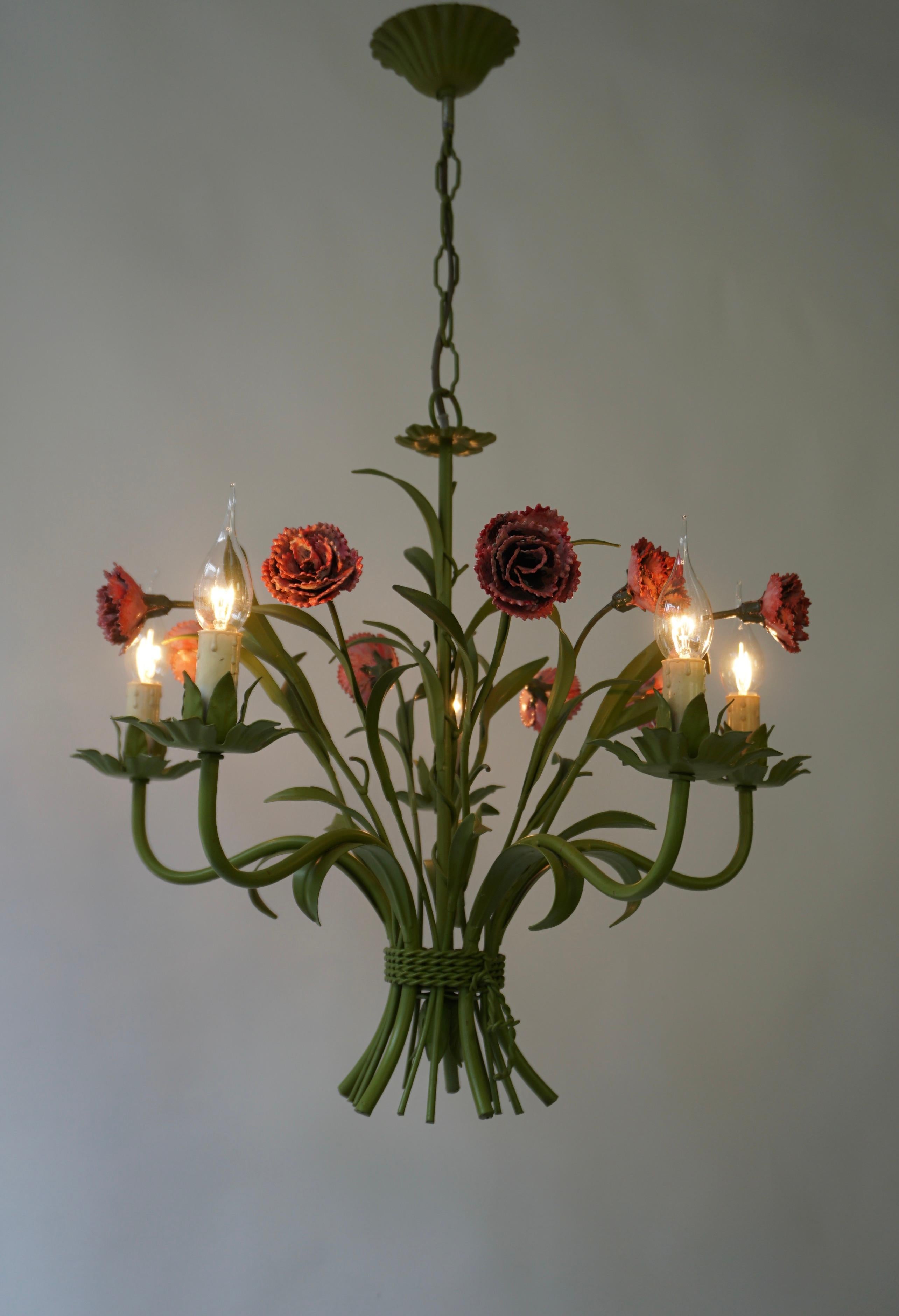 Lustre à cinq lumières en forme de fleur de la Tole italienne du milieu du siècle dernier en vente 5