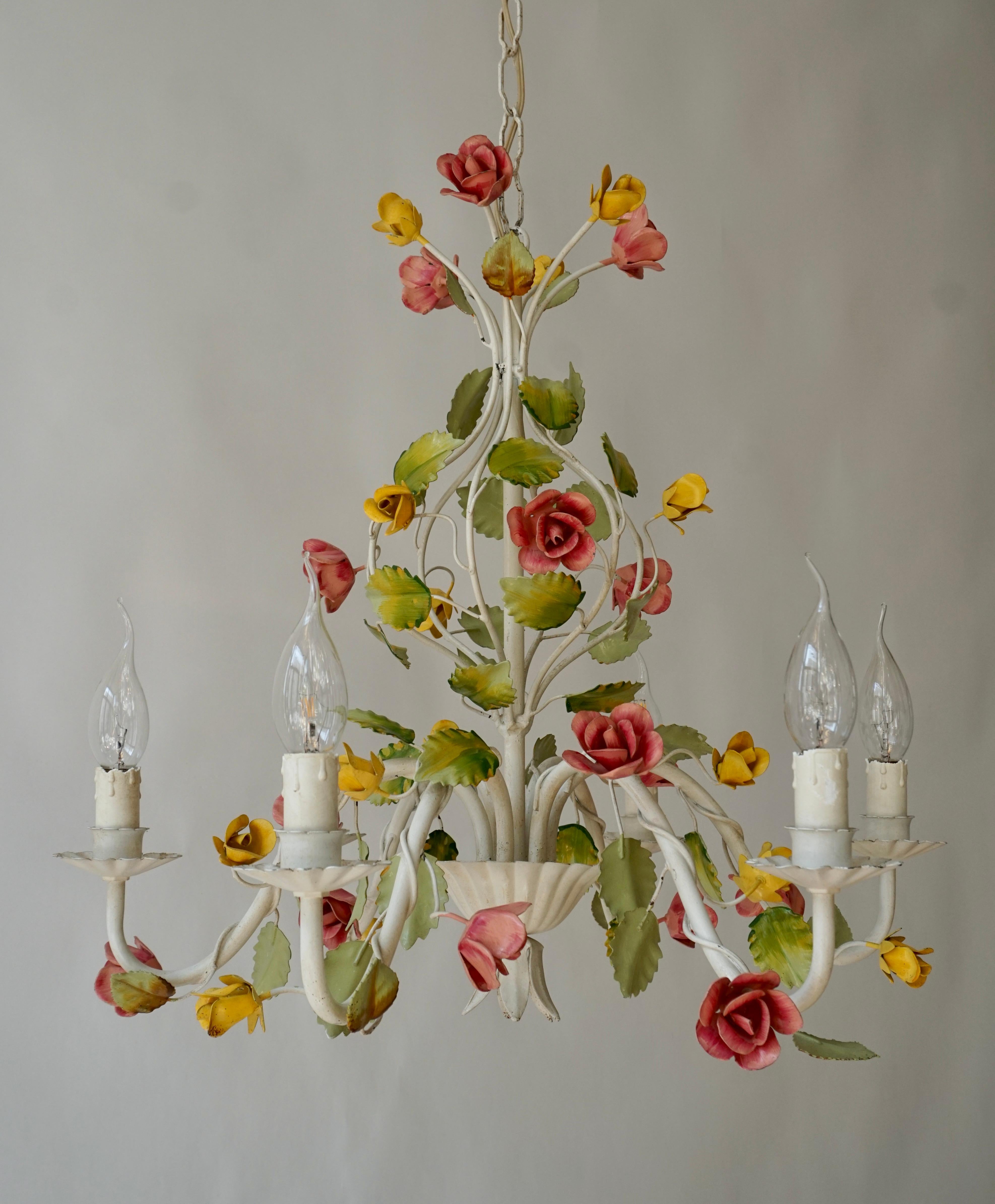 Mid Century Tole Italian Flower Six-Light Chandelier In Good Condition For Sale In Antwerp, BE