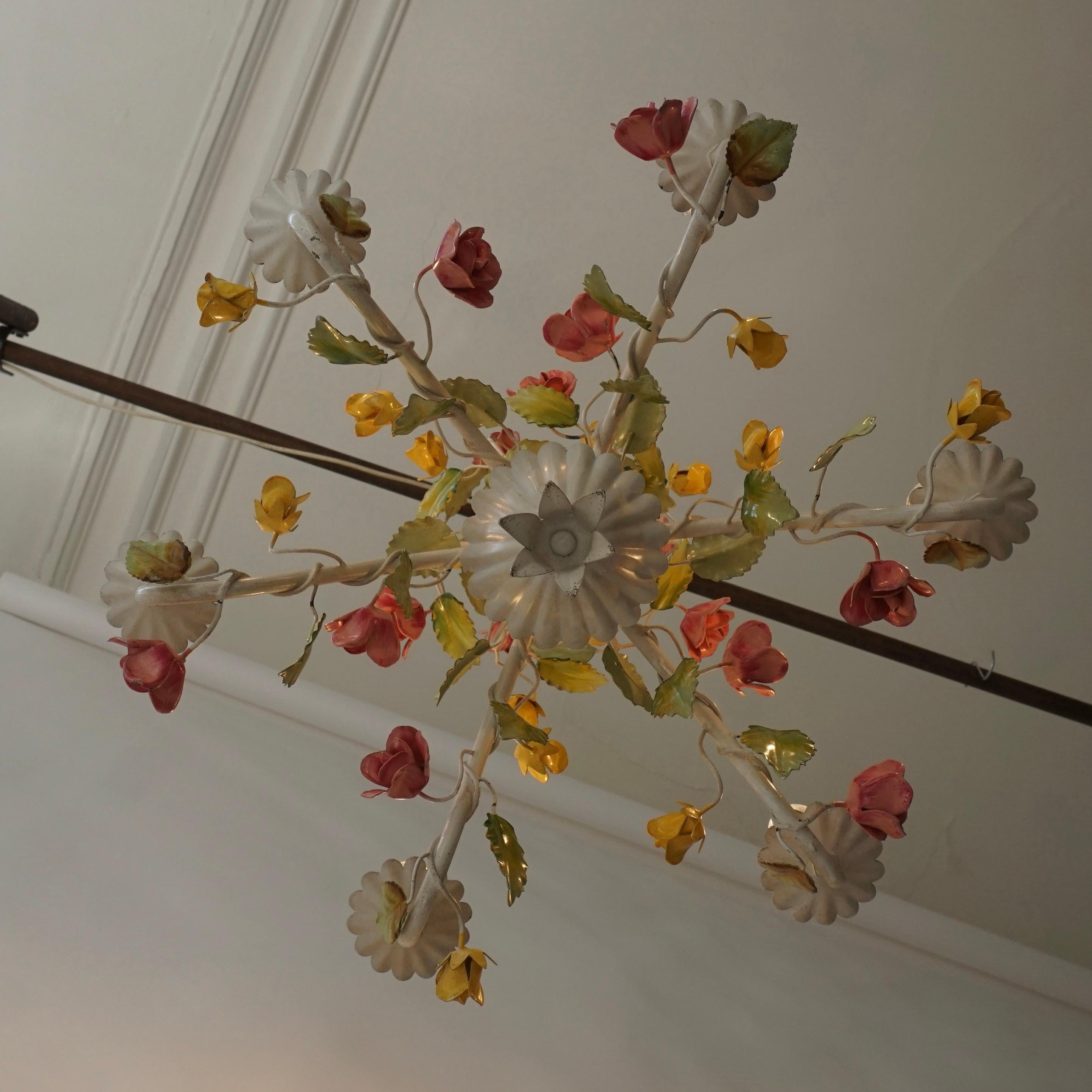 Mid Century Tole Italian Flower Six-Light Chandelier For Sale 1