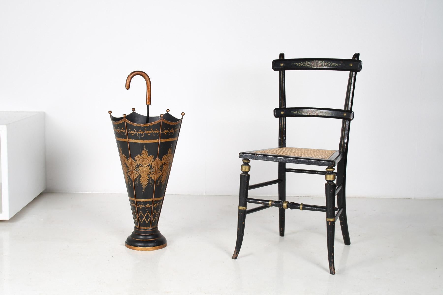 Paragüero de Palo de Toleware de Mediados de Siglo Pintado a Mano en Oro sobre Negro en venta 7