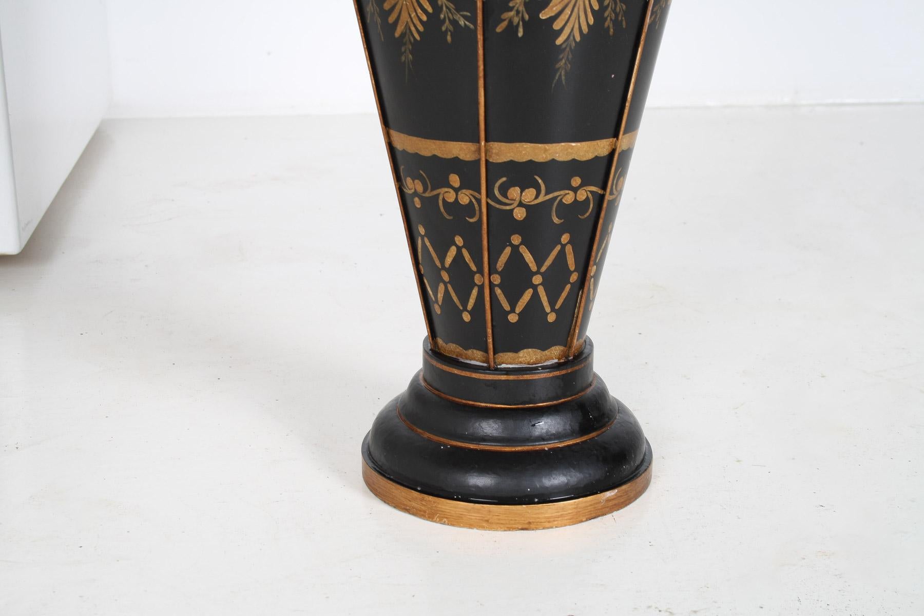 Paragüero de Palo de Toleware de Mediados de Siglo Pintado a Mano en Oro sobre Negro en venta 1