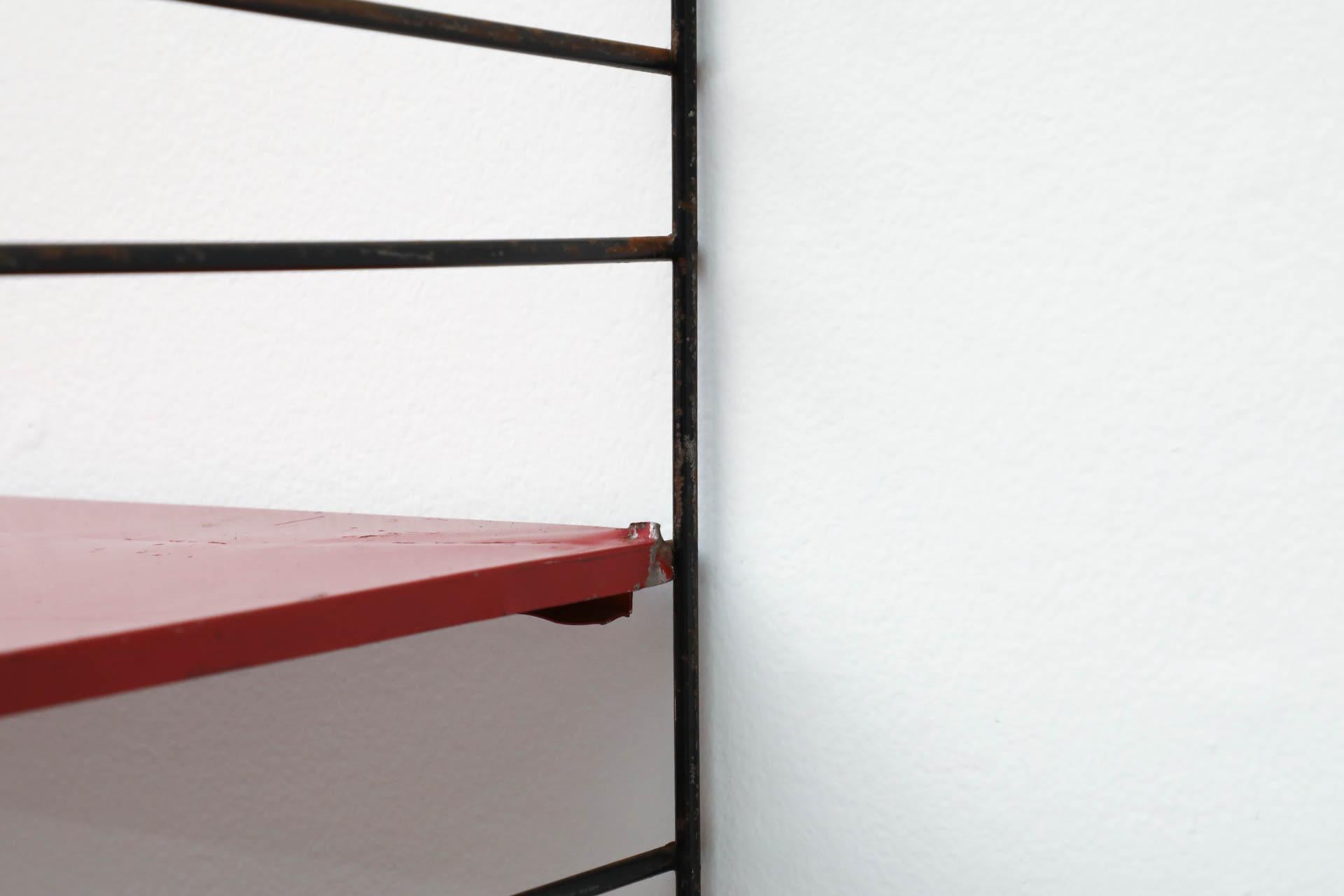 20ième siècle Étagères multicolores de style Tomado du milieu du siècle dernier avec étagères rouges et grises