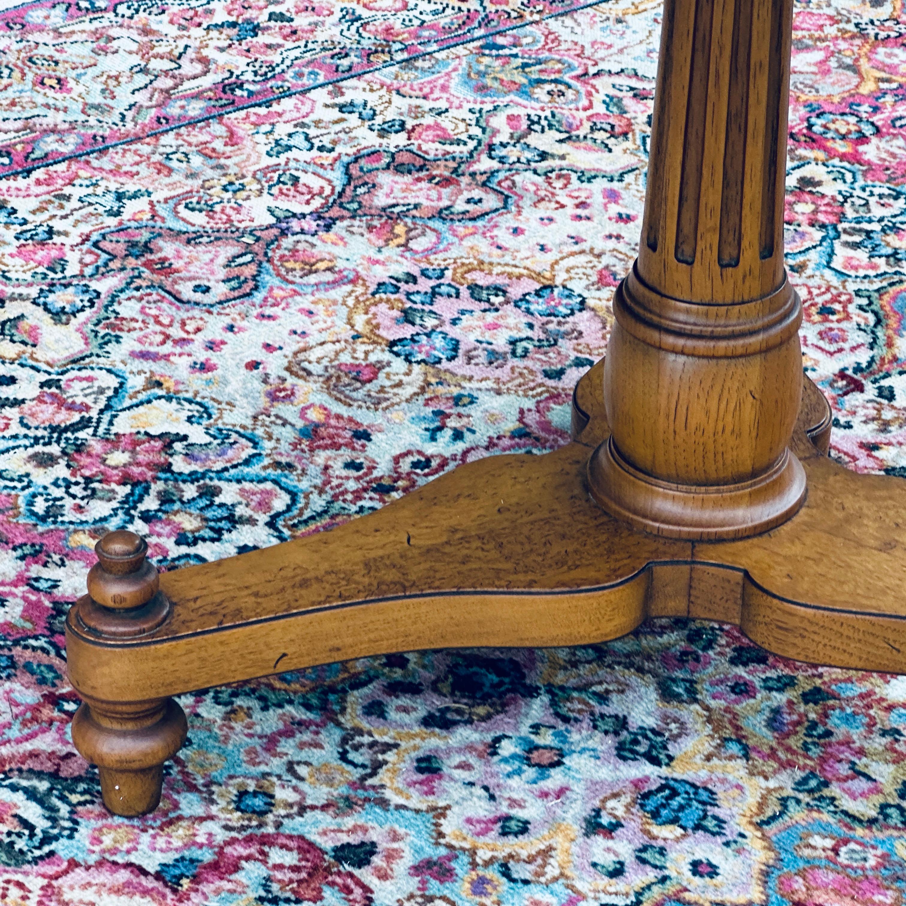 Mesa auxiliar de pedestal hexagonal Tomlinson Pavane de mediados de siglo en venta 2