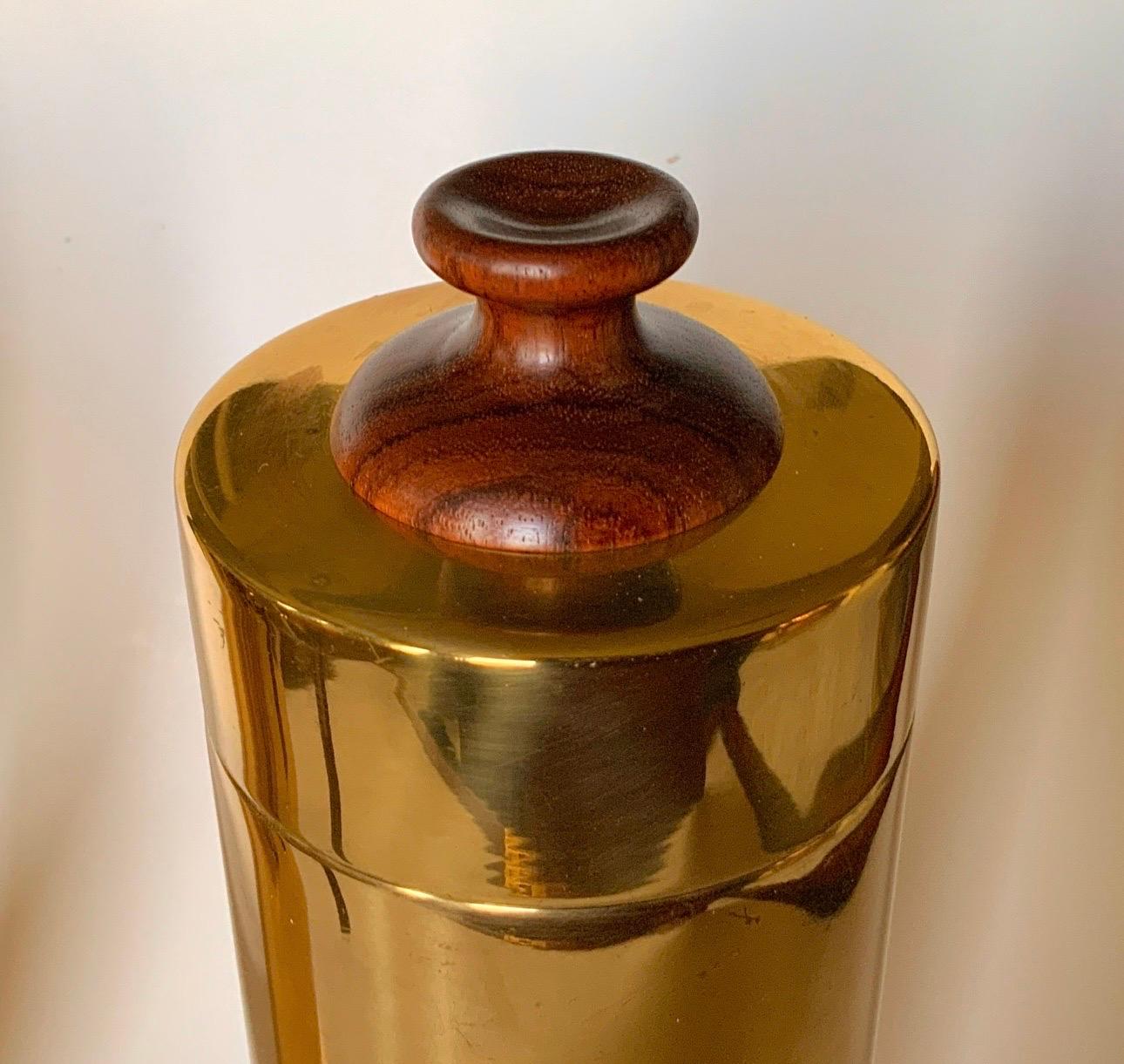 Laiton Ensemble shaker Tommi Parzinger 4 pièces du milieu du siècle dernier en vente