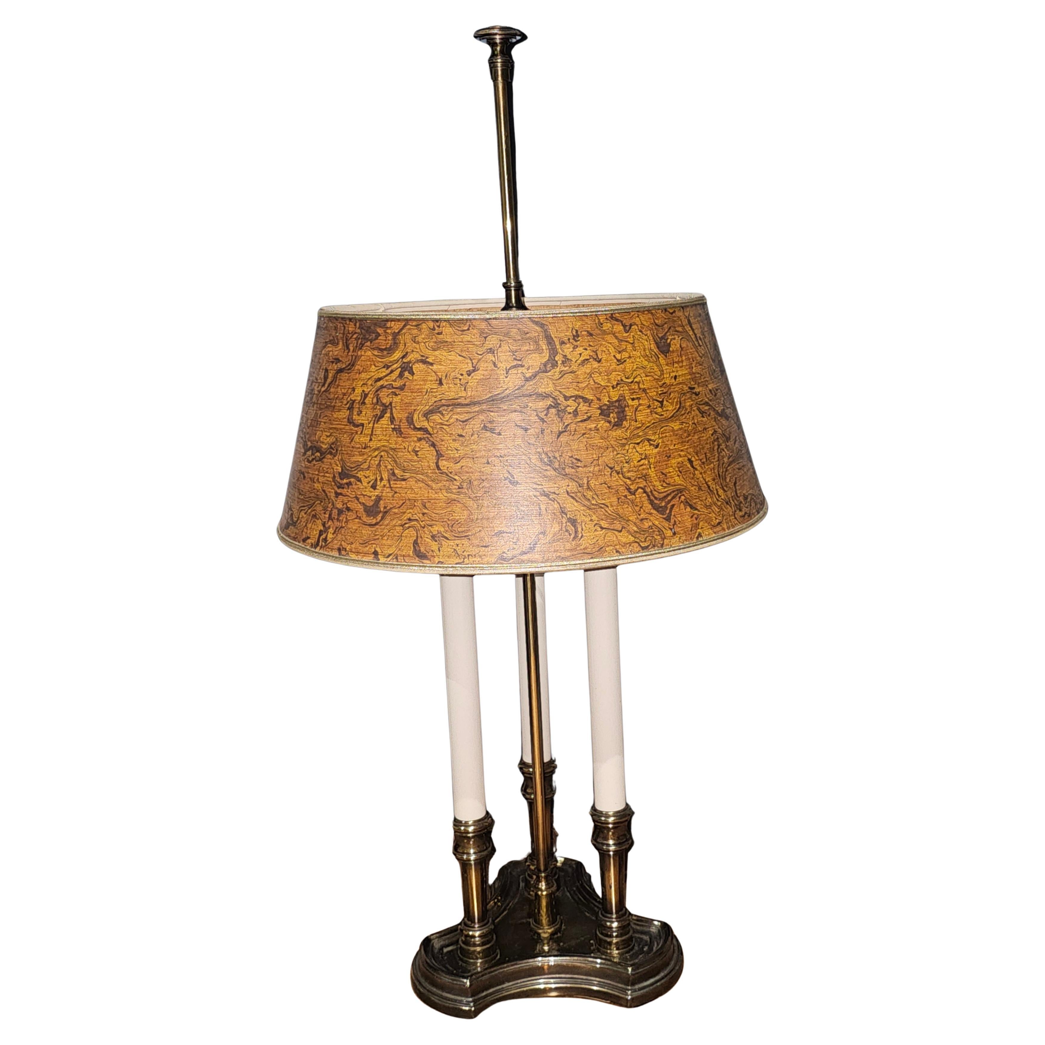 Lampe bouillotte Tommi Parzinger Stiffel en laiton du milieu du siècle dernier avec abat-jour en faux bois de broussin