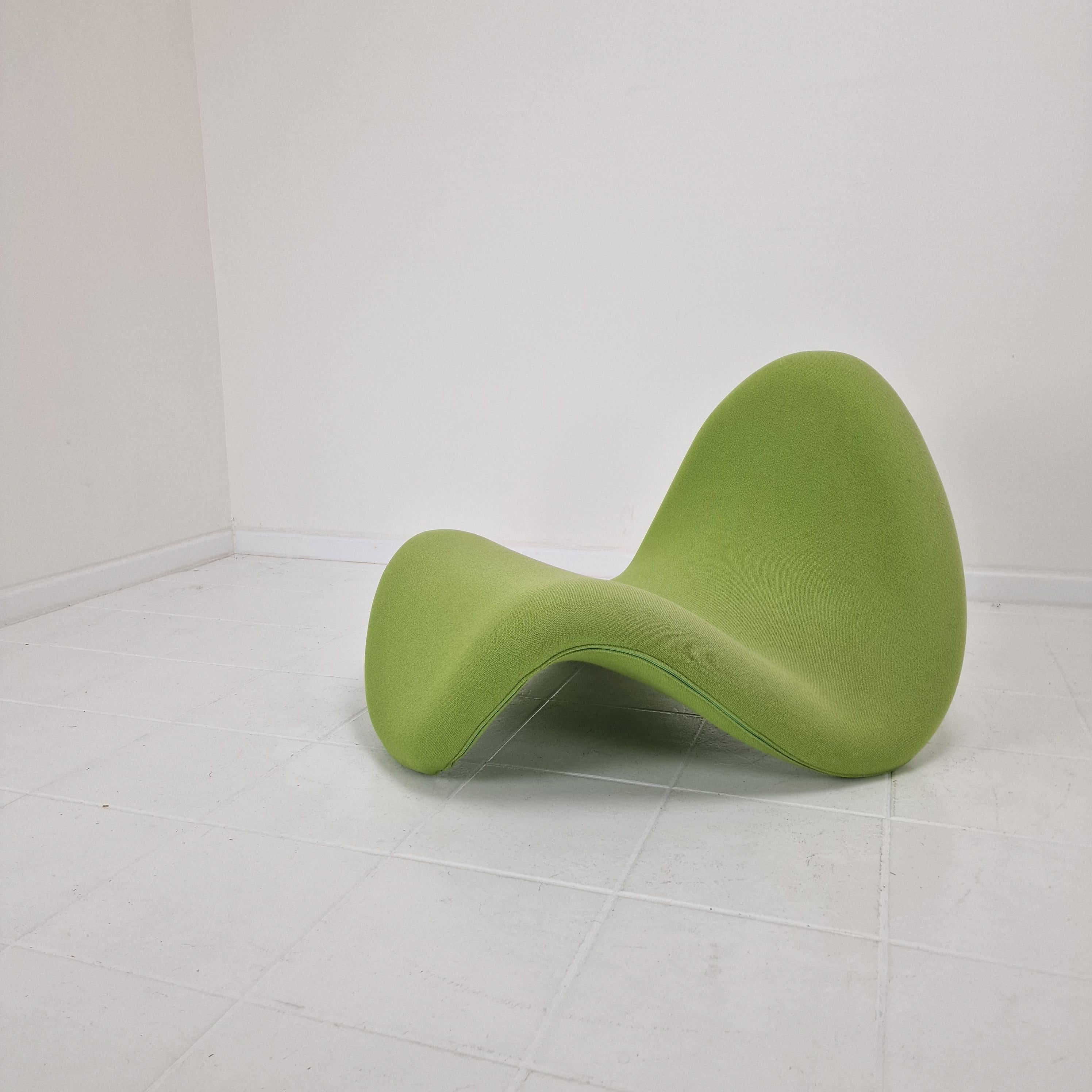 Amazing and very comfortable Tongue Chair, designed by the French designer Pierre Paulin in the 60's and produced by Artifort. 

This chair Has the original green wool Kvadrat fabric.

This lovely piece of Art is in vintage condition with the normal