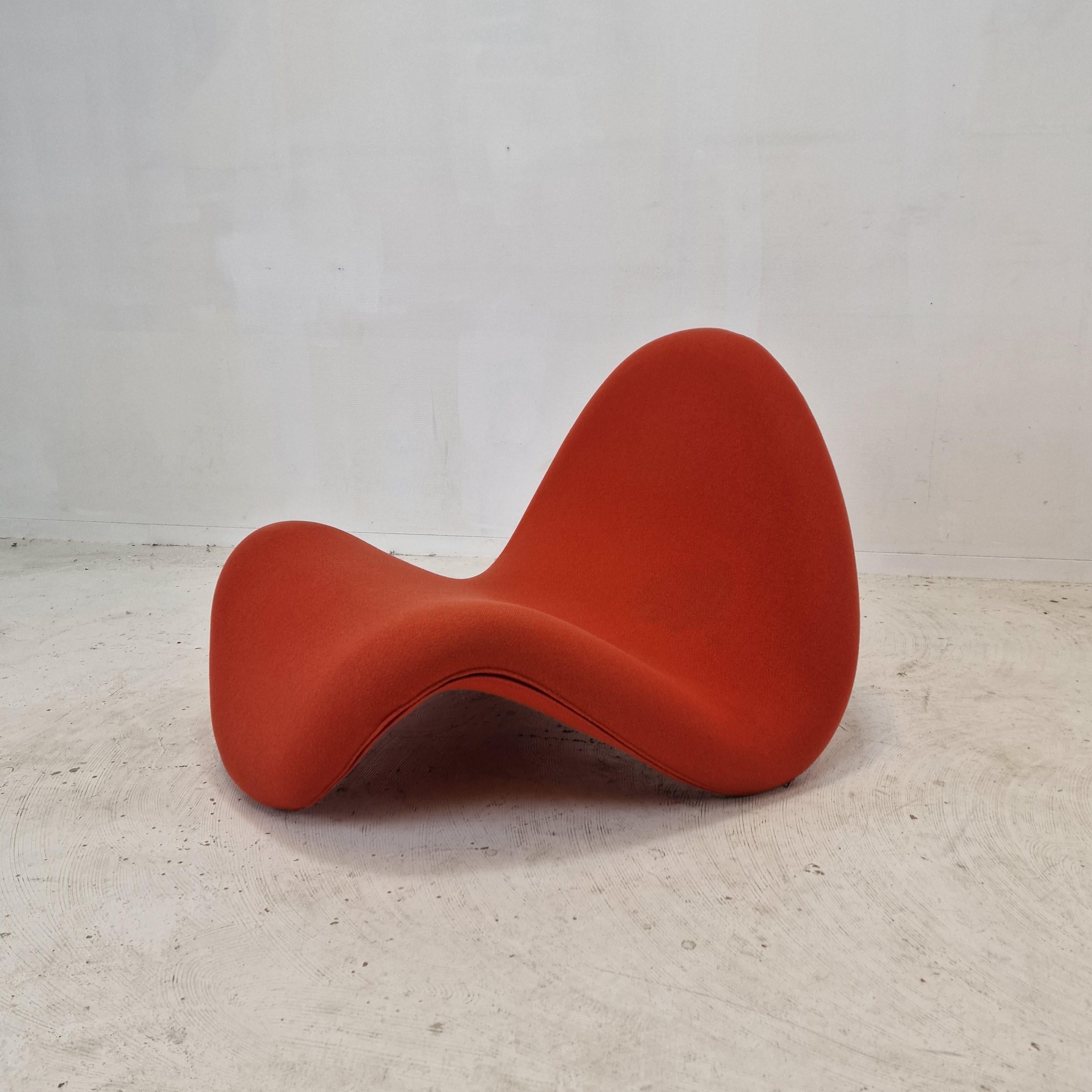 Amazing and very comfortable Tongue chair, designed by the French designer Pierre Paulin in the 60s and produced by Artifort.   

This lovely chair has the original high quality Kvadrat Tonus fabric. 
It is still in very good condition with some