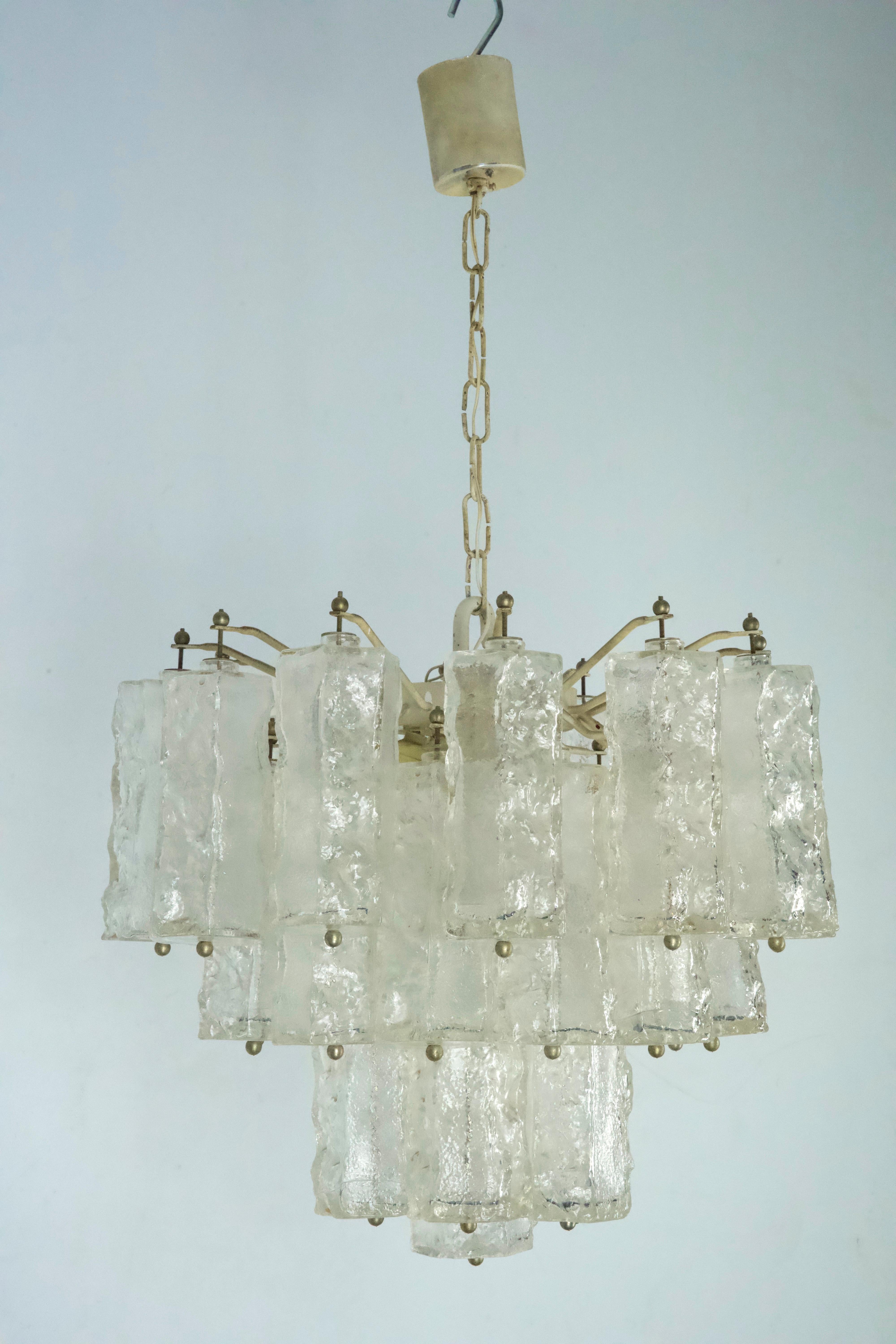 Mid-Century Toni Zuccheri for Venini, corteccia murano glass chandelier. 1960s In Good Condition For Sale In Catania, CT