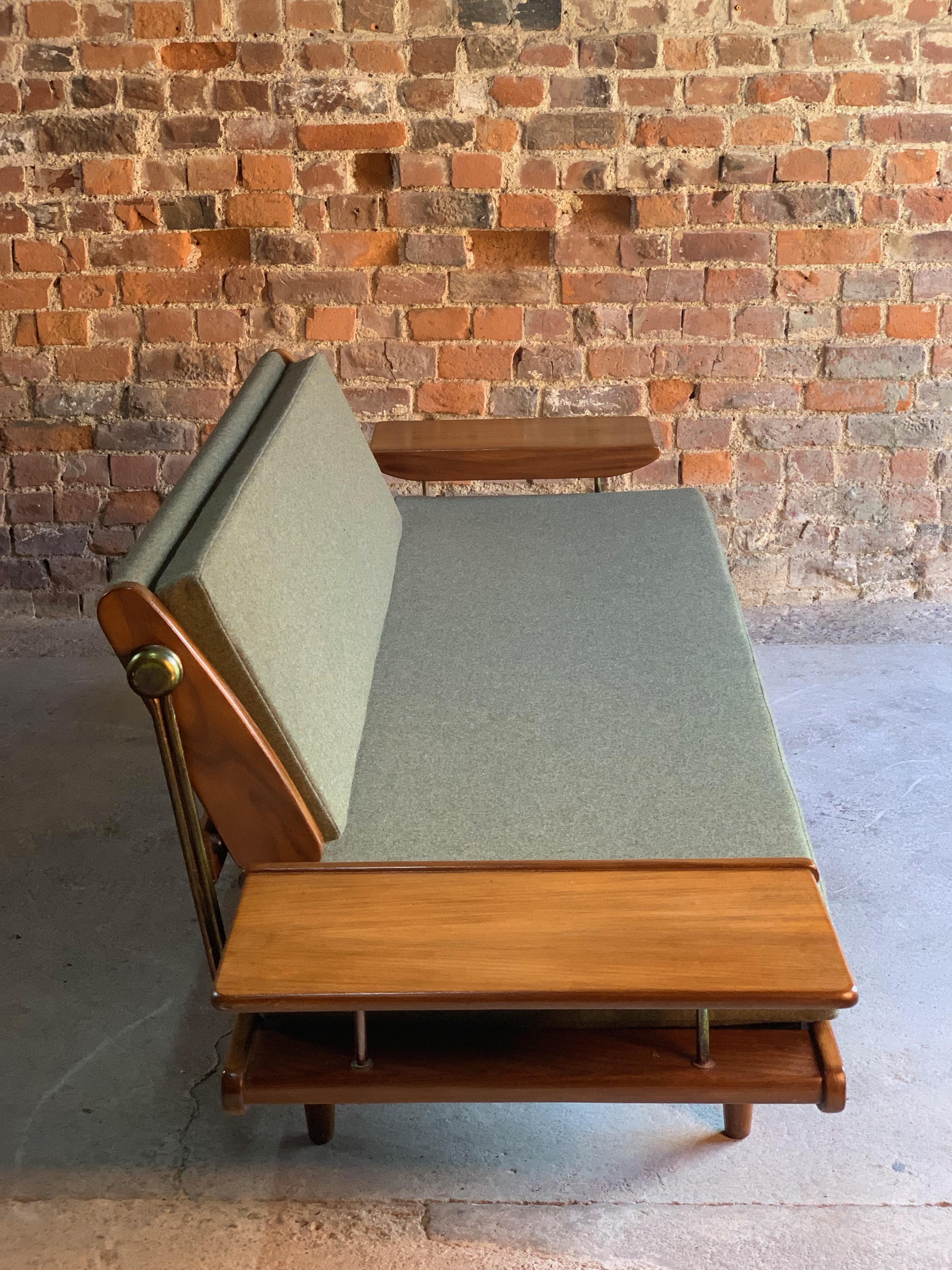 Divano-letto in teak afromosia di Toothill 'Wentworth', circa 1960 In condizioni buone a Longdon, Tewkesbury