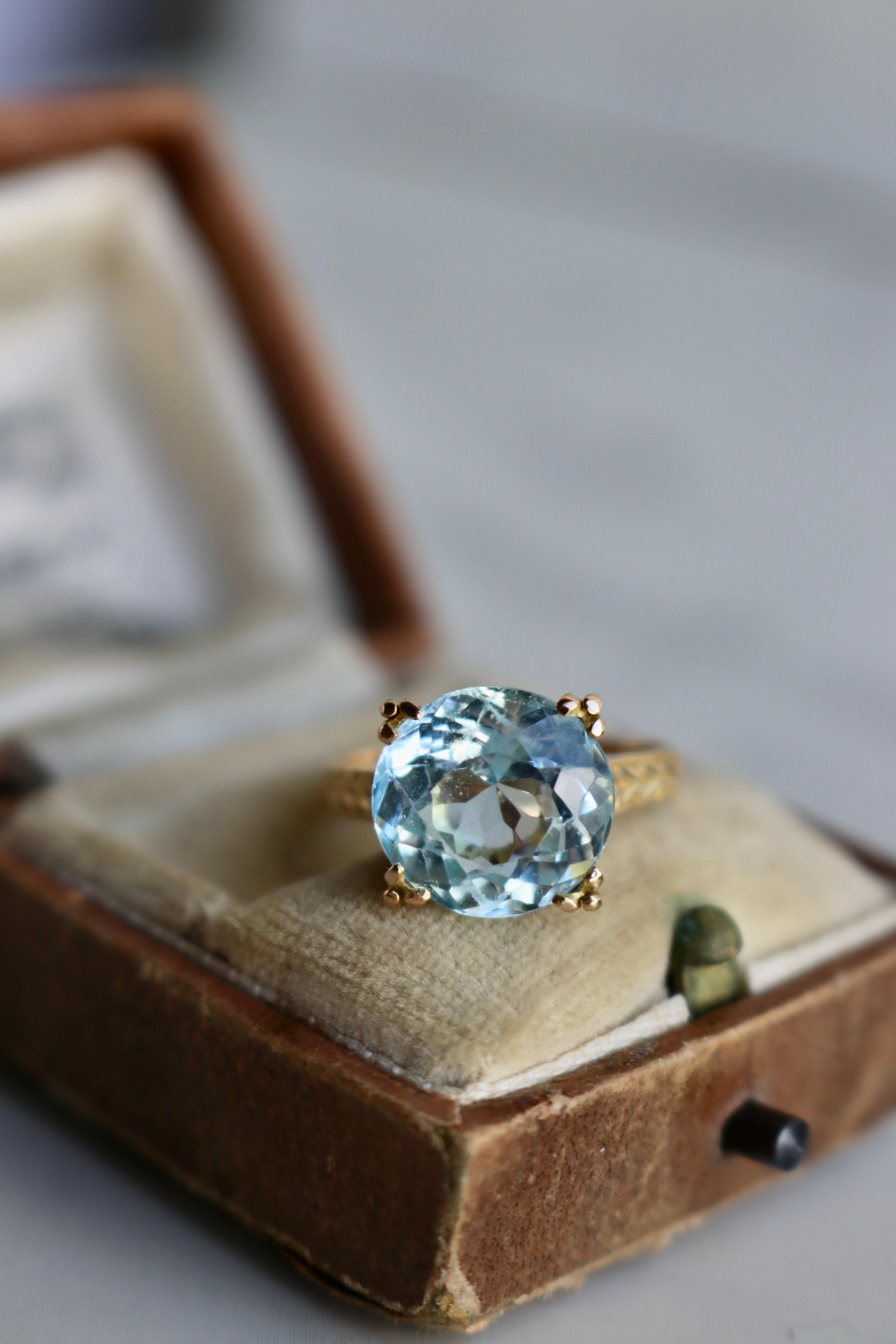 Mid-Century Topaz 18k Yellow Gold Ring For Sale 1