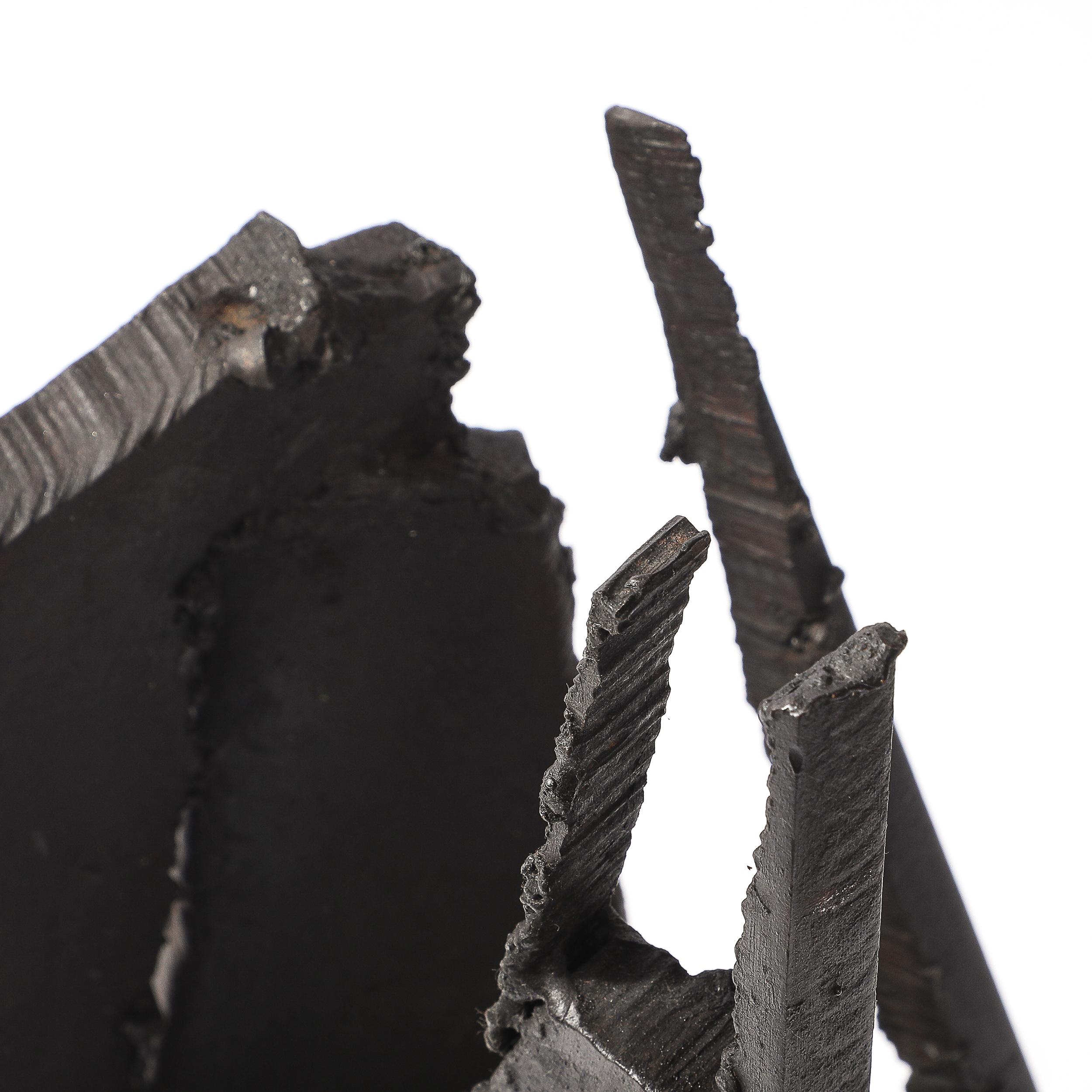 Mid-Century Torch Cut Steel Brutalist Sculpture on Walnut signée John Balossi en vente 5