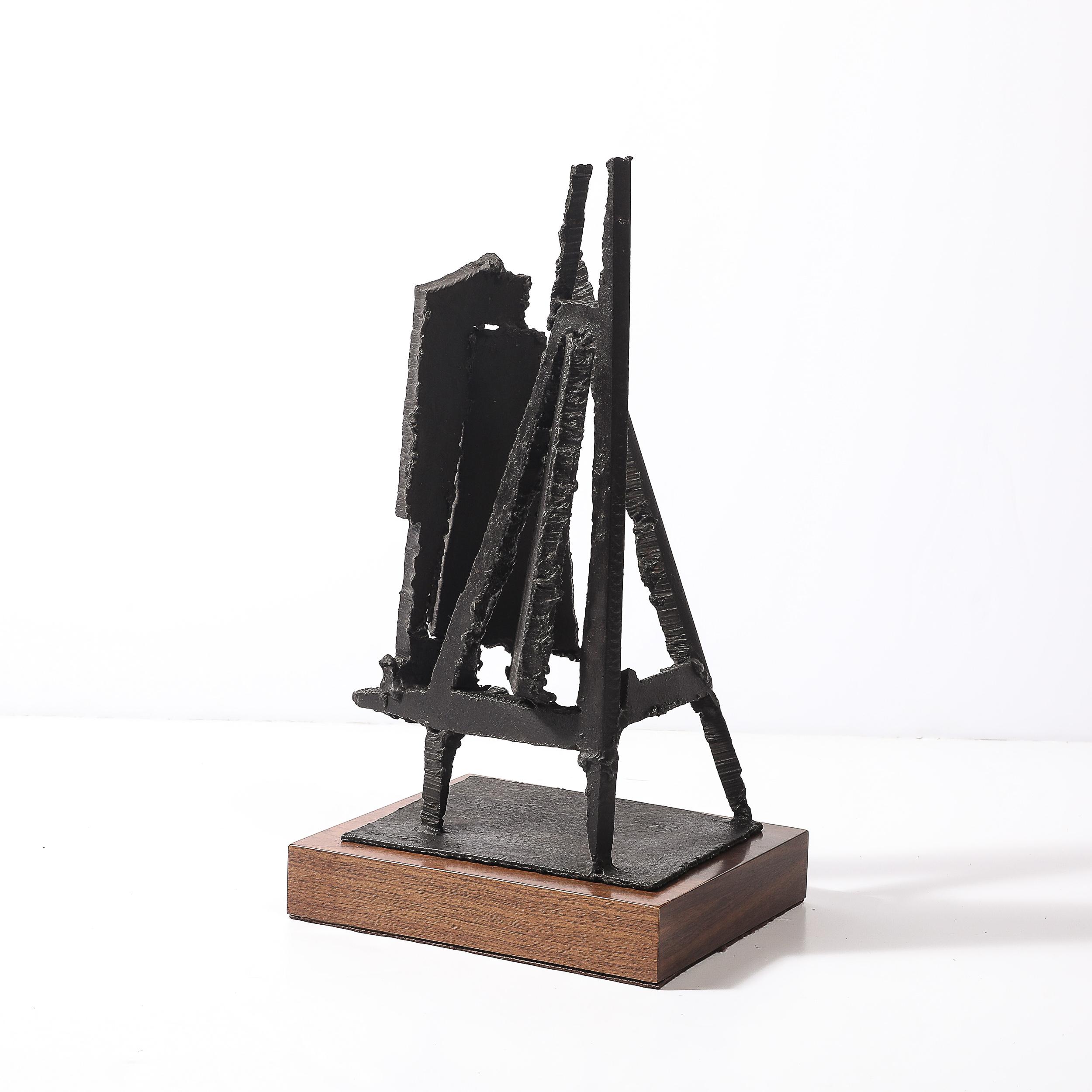 Américain Mid-Century Torch Cut Steel Brutalist Sculpture on Walnut signée John Balossi en vente