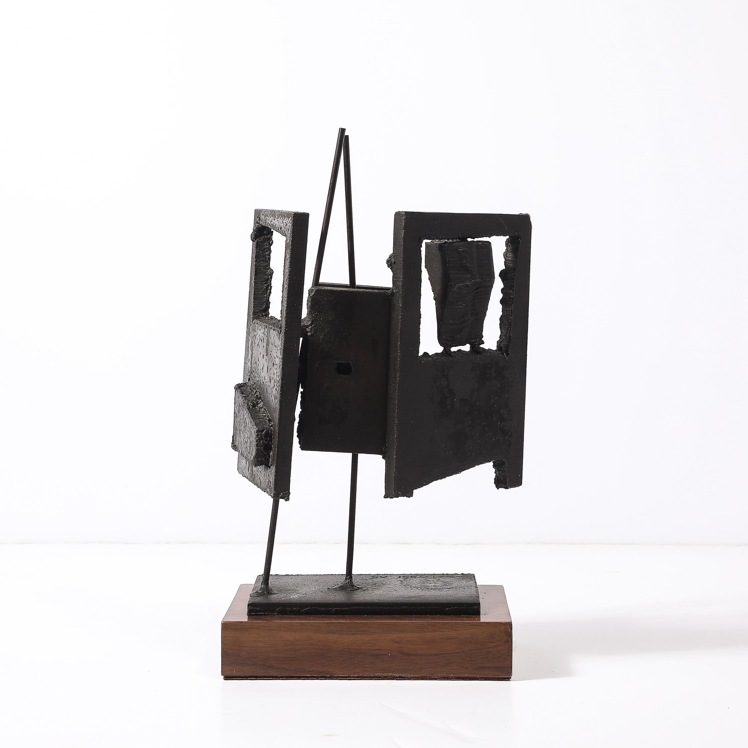 Mid-Century Torch Cut Steel Brutalist Sculpture on Walnut Signed John Balossi en vente 1