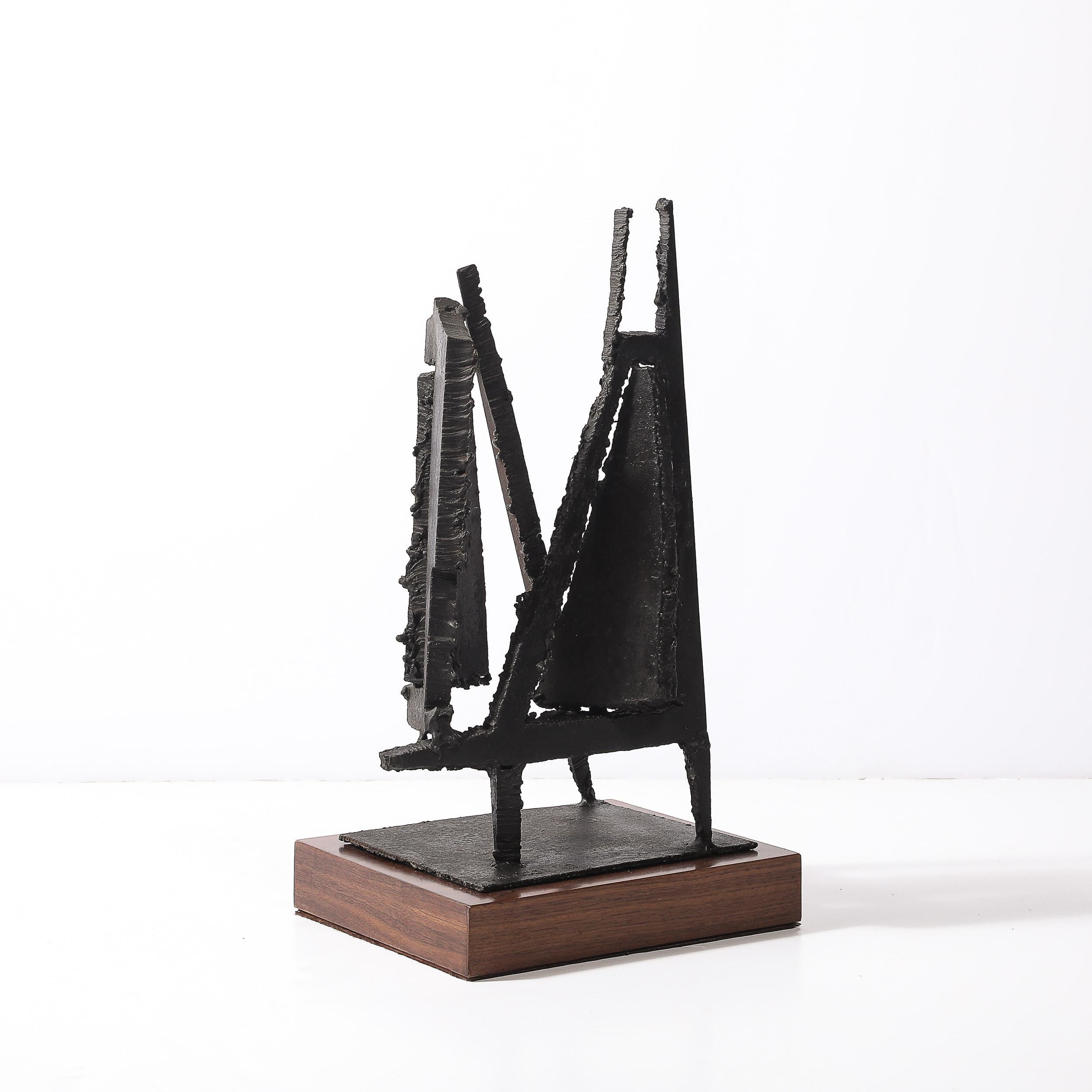 Mid-Century Torch Cut Steel Brutalist Sculpture on Walnut signée John Balossi en vente 2